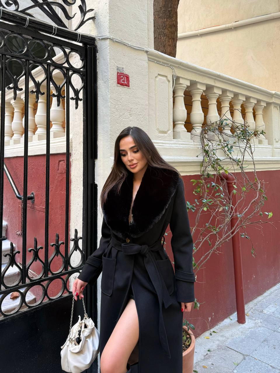 Siyah Kürklü Kaşe Kaban