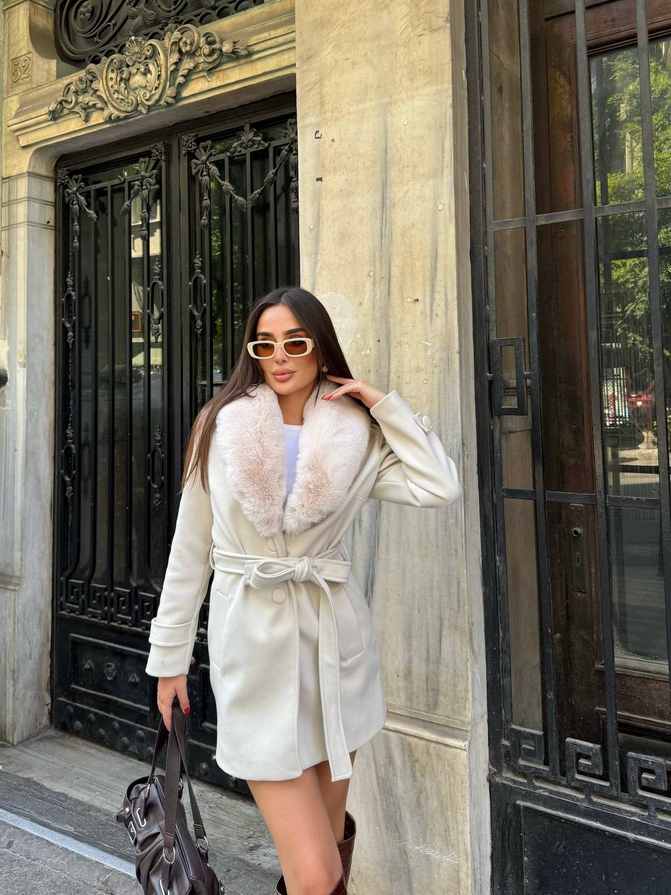 Beyaz Kürklü Kaşe Kısa Kaban Astarlı