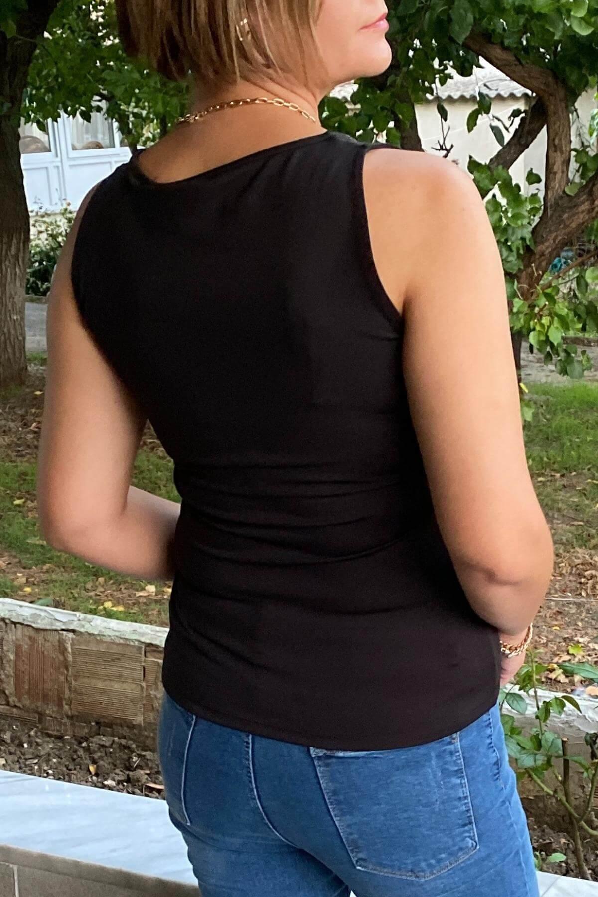 Kadın Siyah U Yaka Kolsuz Bluz