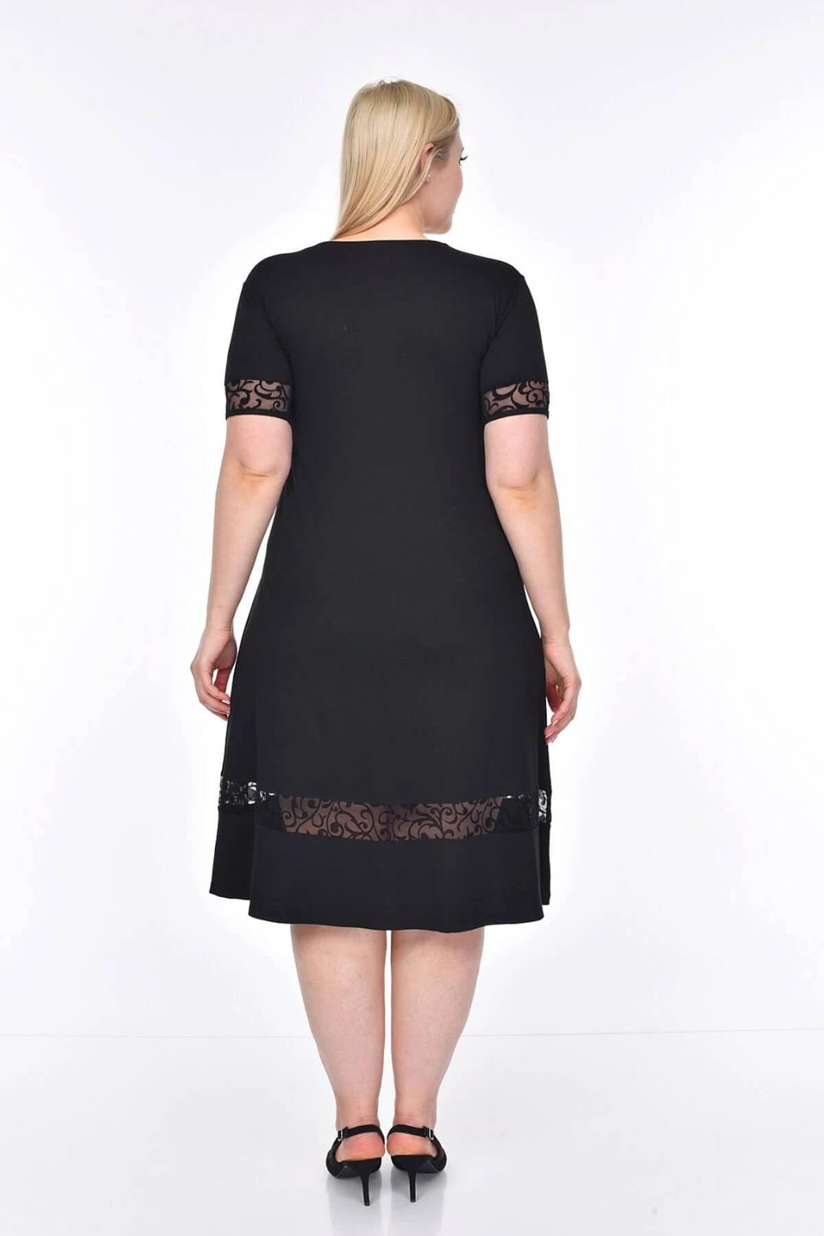 Büyük Beden Siyah Kolları ve Eteği Dantelli Midi Elbise