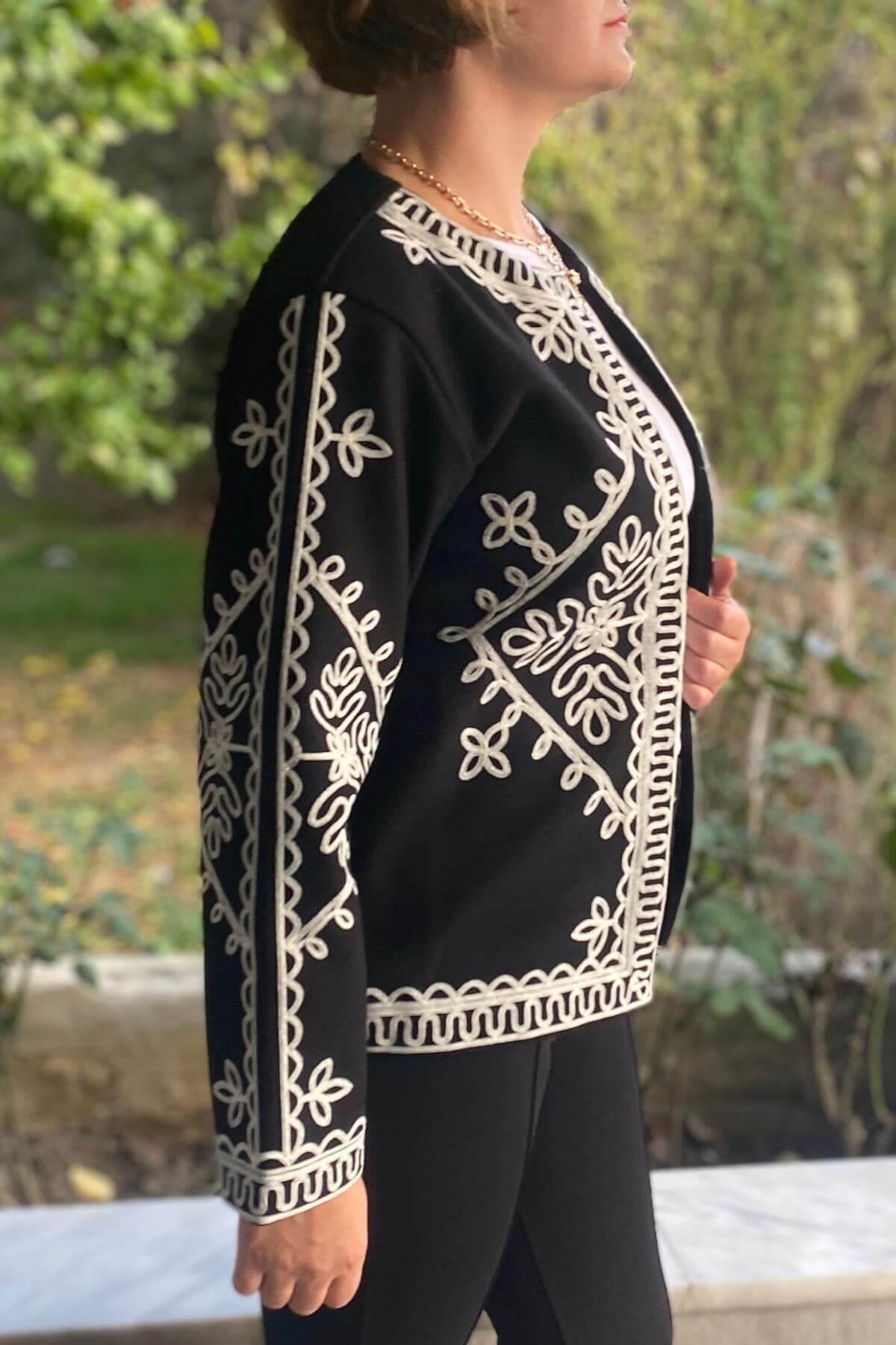 Kadın Siyah Bordur Nakışlı Ceket