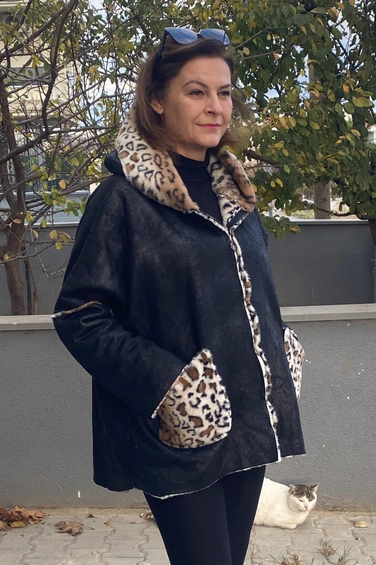 Kadın Siyah İtalyan Leopar Desenli Kısa Kaban