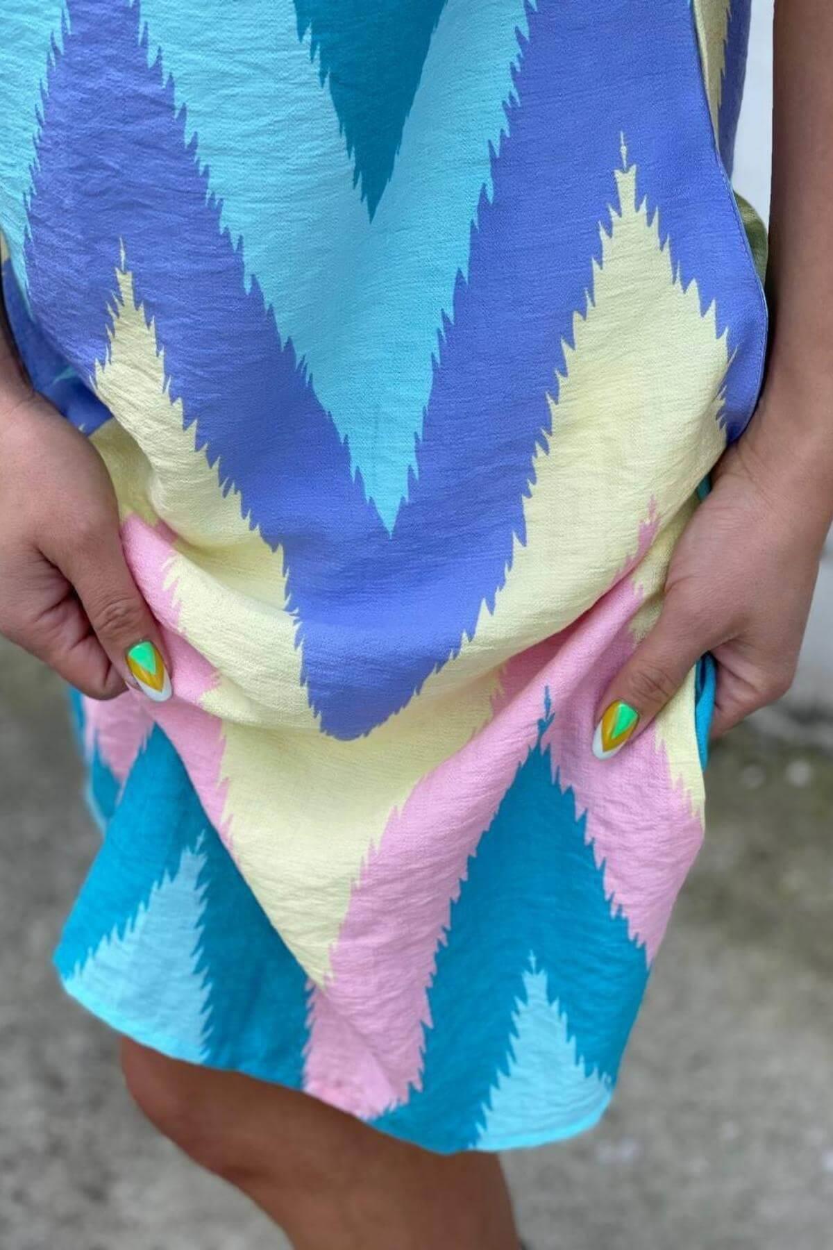 Kadın Rengarenk Omuzları Drapeli Elbise