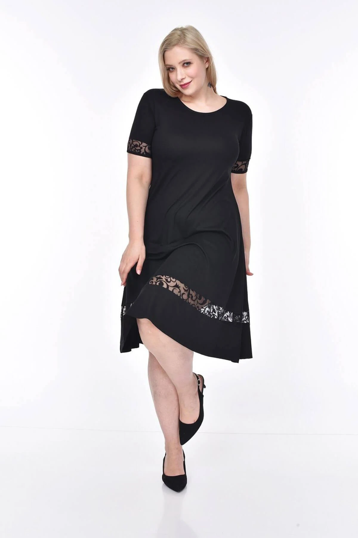 Büyük Beden Siyah Kolları ve Eteği Dantelli Midi Elbise