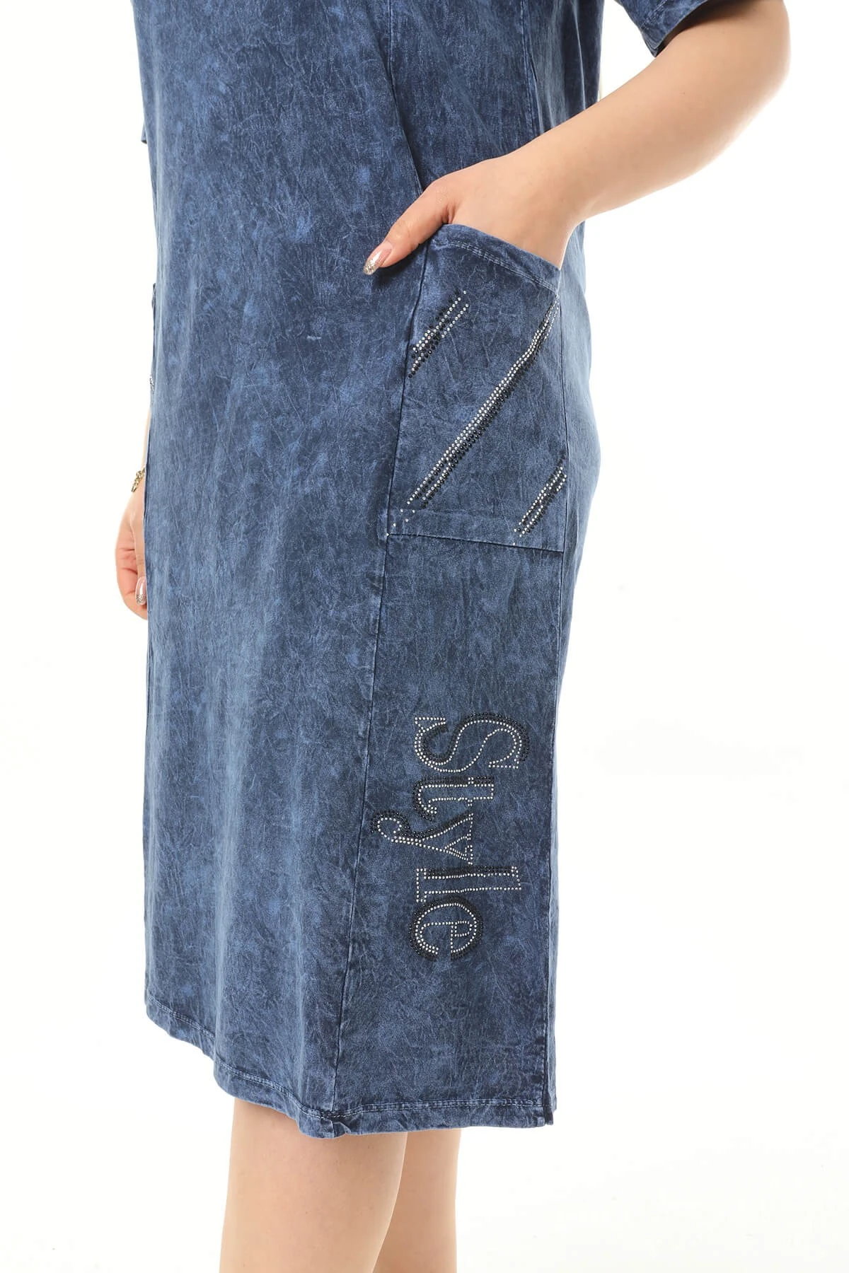 Büyük Beden Lacivert Küçük Taşlarla Süslenmiş Pamuklu Elbise
