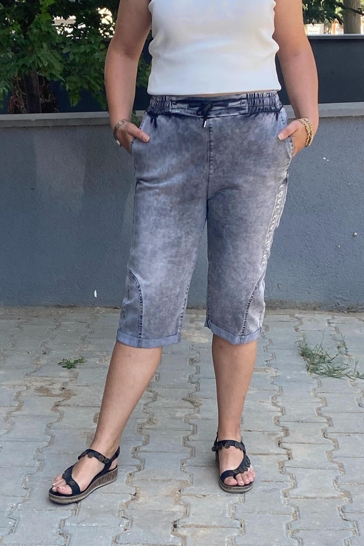 Büyük Beden Gri Taş Detaylı Kot Kapri