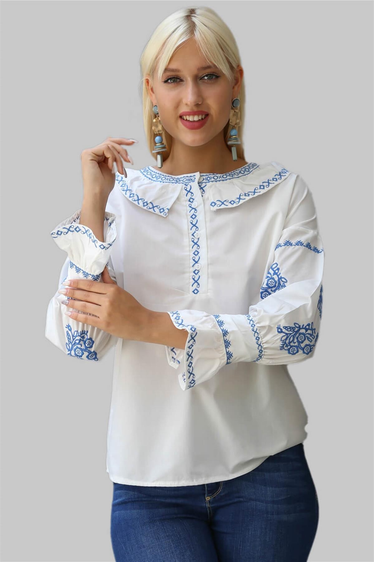 Kadın Beyaz Nakış Detaylı Bluz