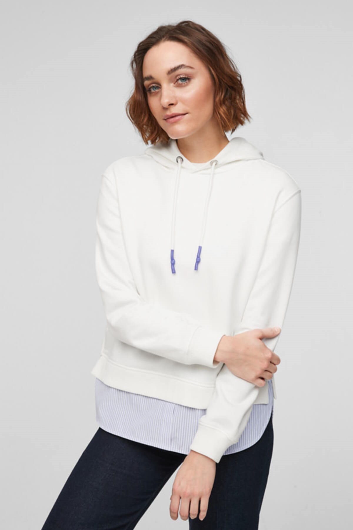 Kadın Beyaz Kapşonlu Sportif Sweatshirt