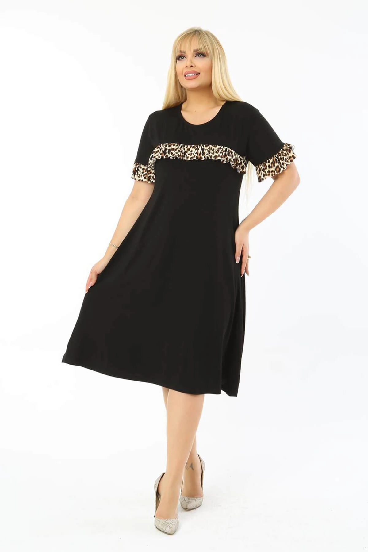 Büyük Beden Siyah FırFır Detaylı Elbise