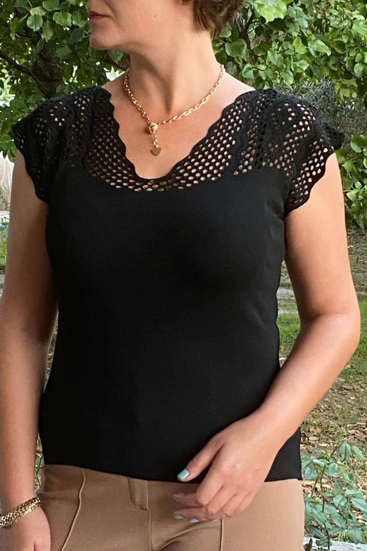 Kadın Siyah Sıfır Kol Ajurlu Triko Bluz