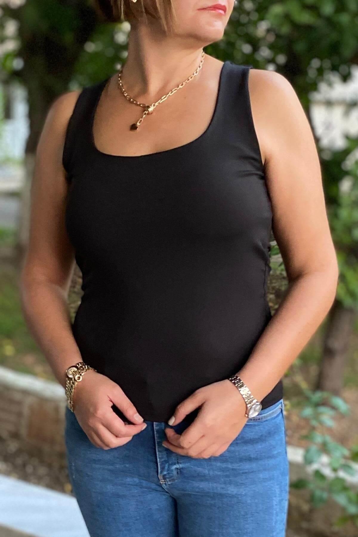 Kadın Siyah U Yaka Kolsuz Bluz