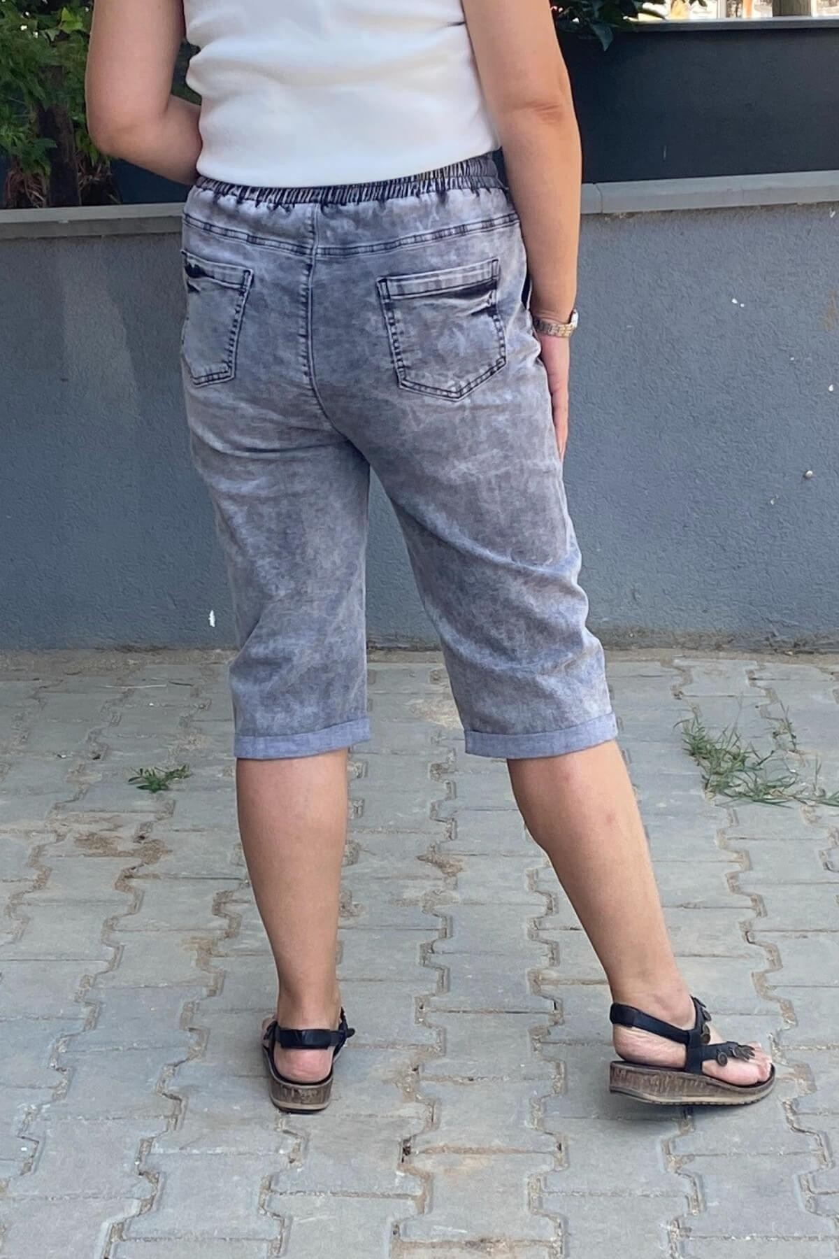 Büyük Beden Gri Taş Detaylı Kot Kapri