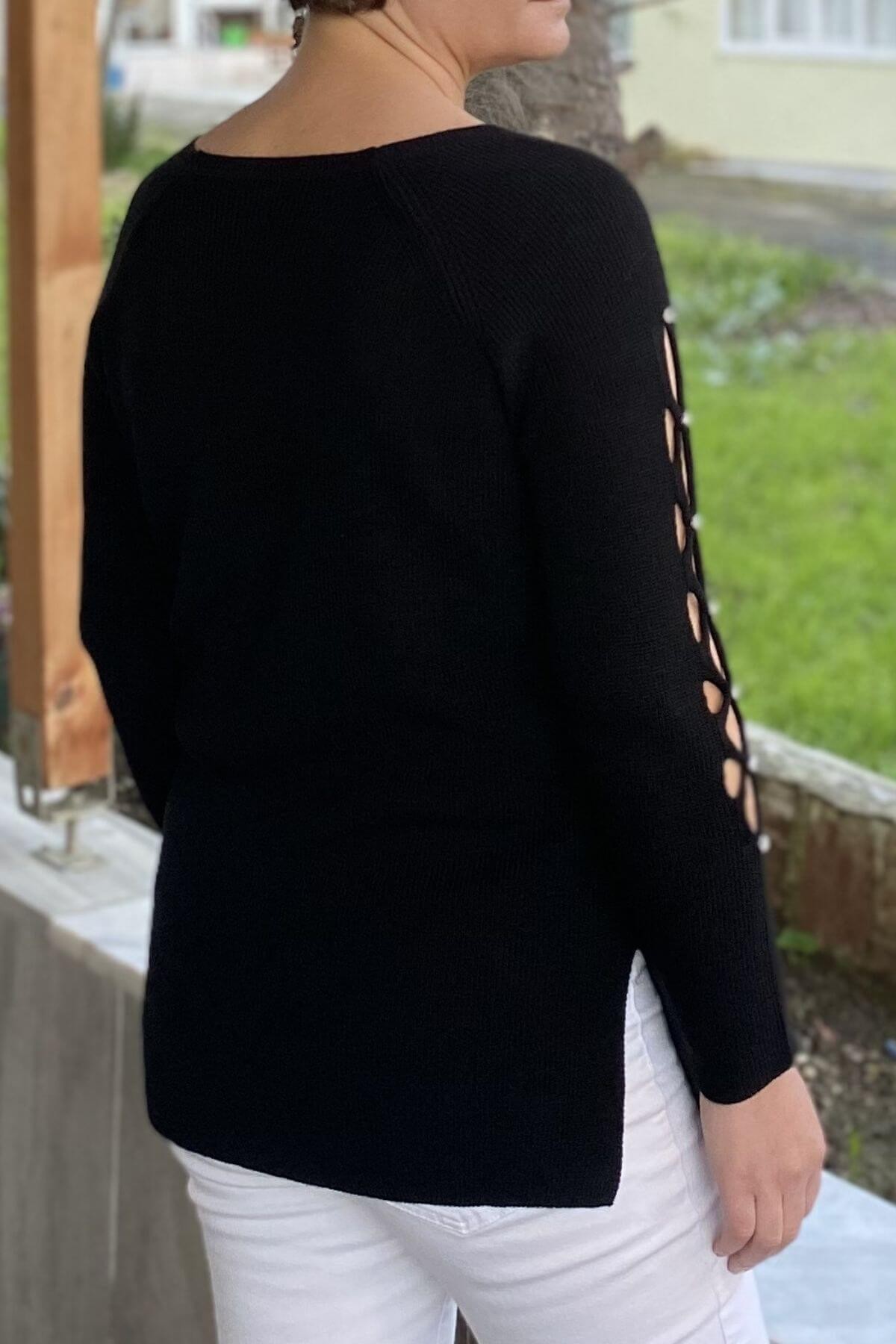Büyük Beden Koları Taş Detaylı Siyah Triko Bluz