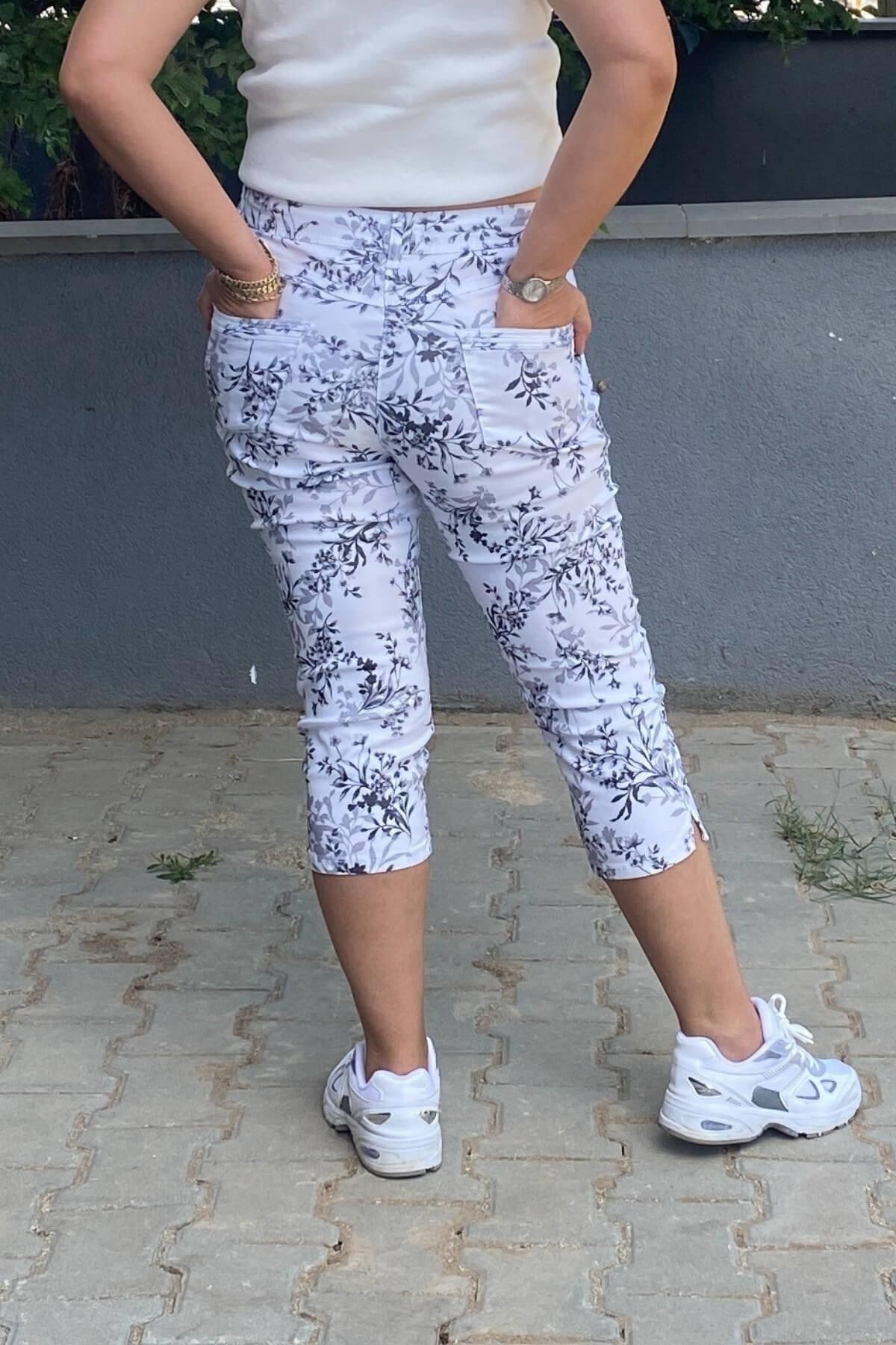 Kadın Beyaz-Siyah Yaprak Deseli Kot Kapri