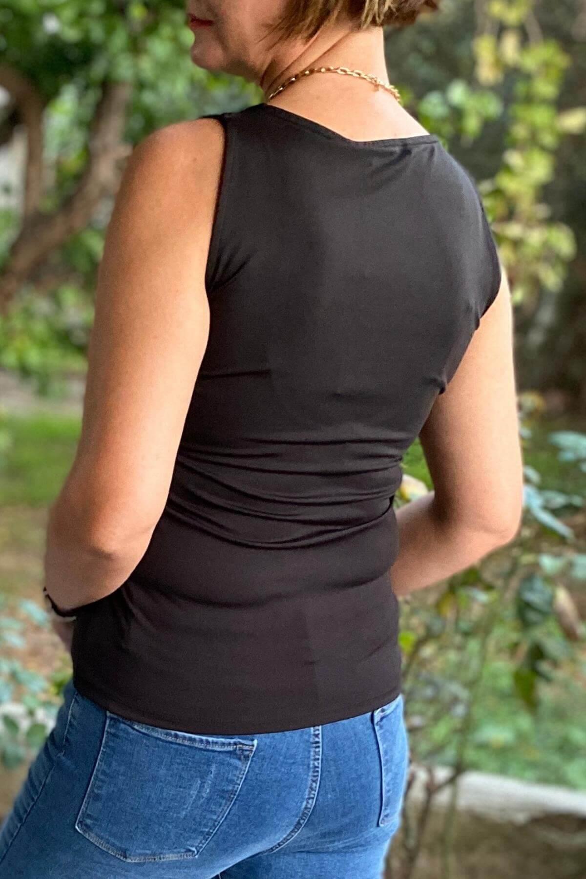 Kadın Siyah U Yaka Kolsuz Bluz