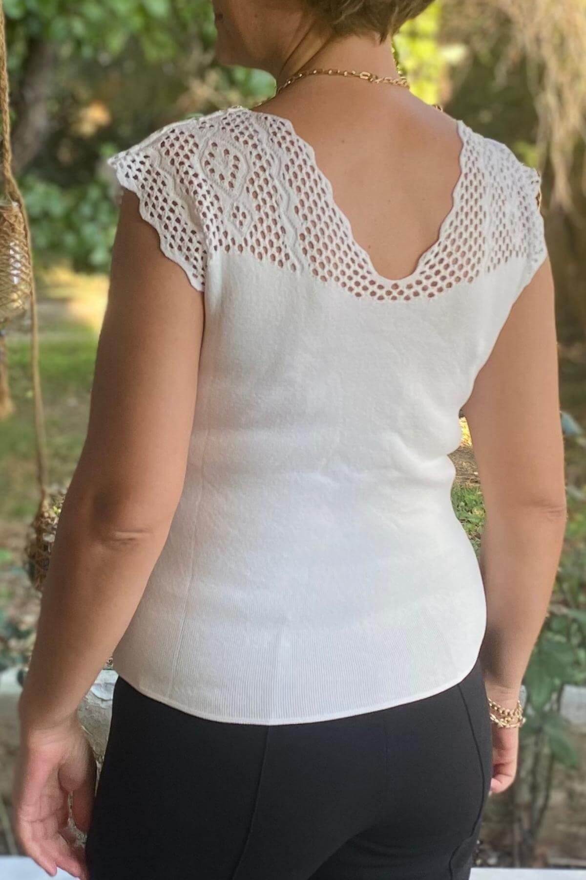 Kadın Beyaz Sıfır Kol Ajurlu Triko Bluz