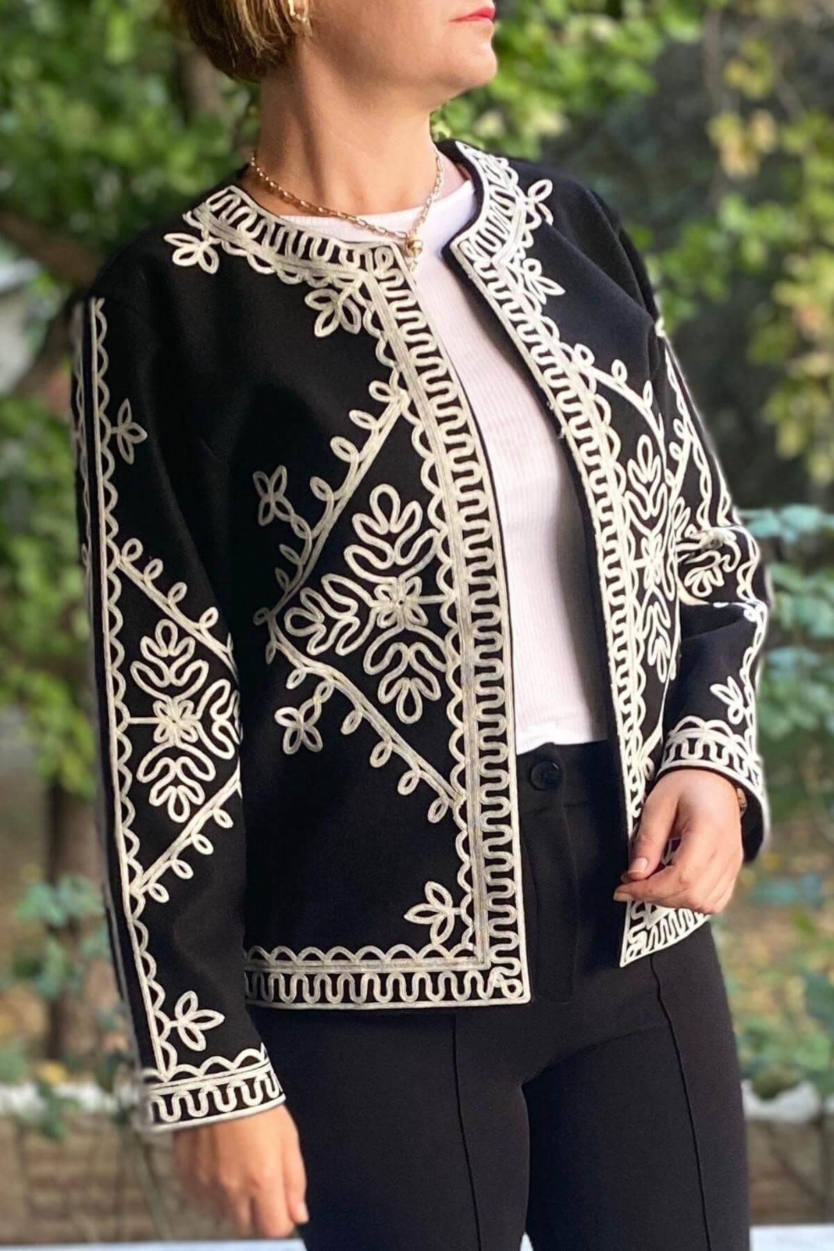 Kadın Siyah Bordur Nakışlı Ceket