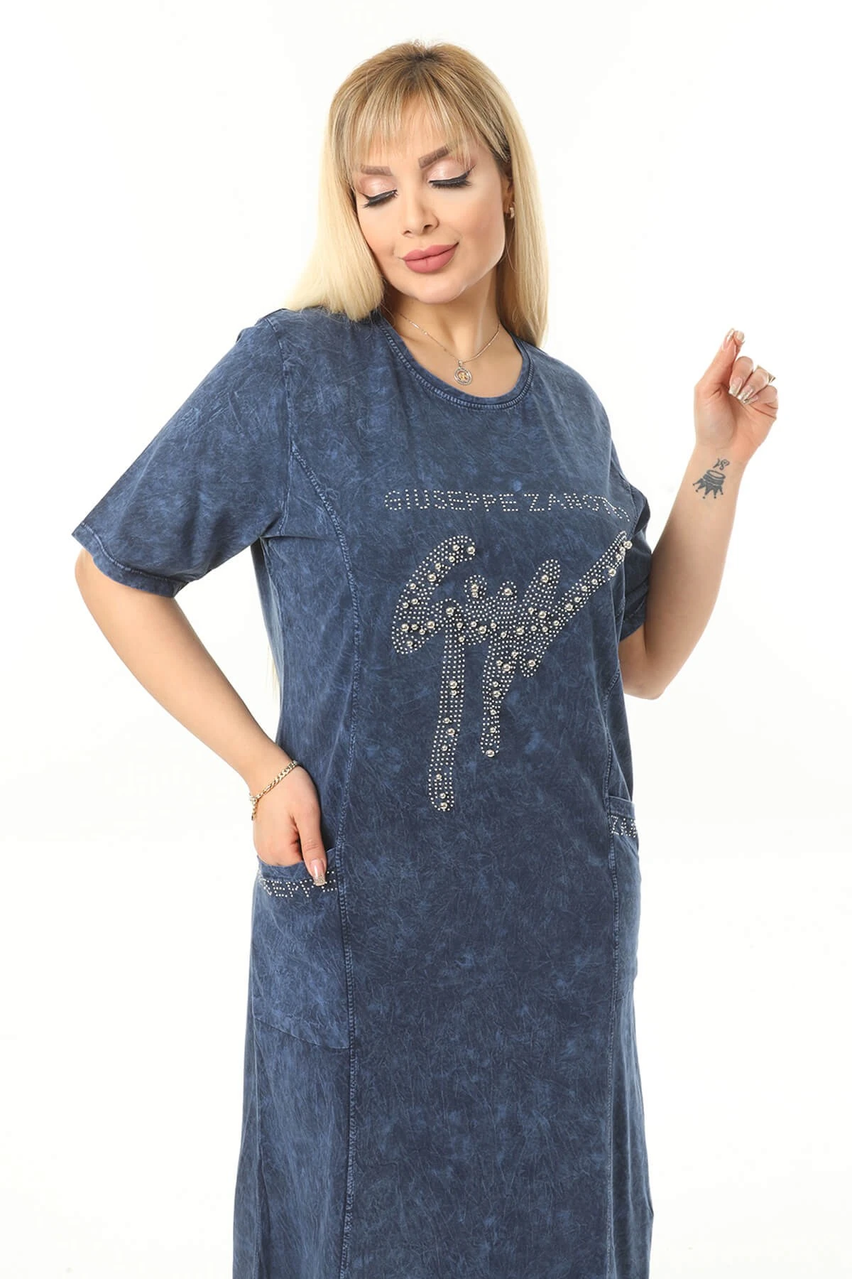 Büyük Beden Lacivert Zimbalarla Süslenmiş Elbise