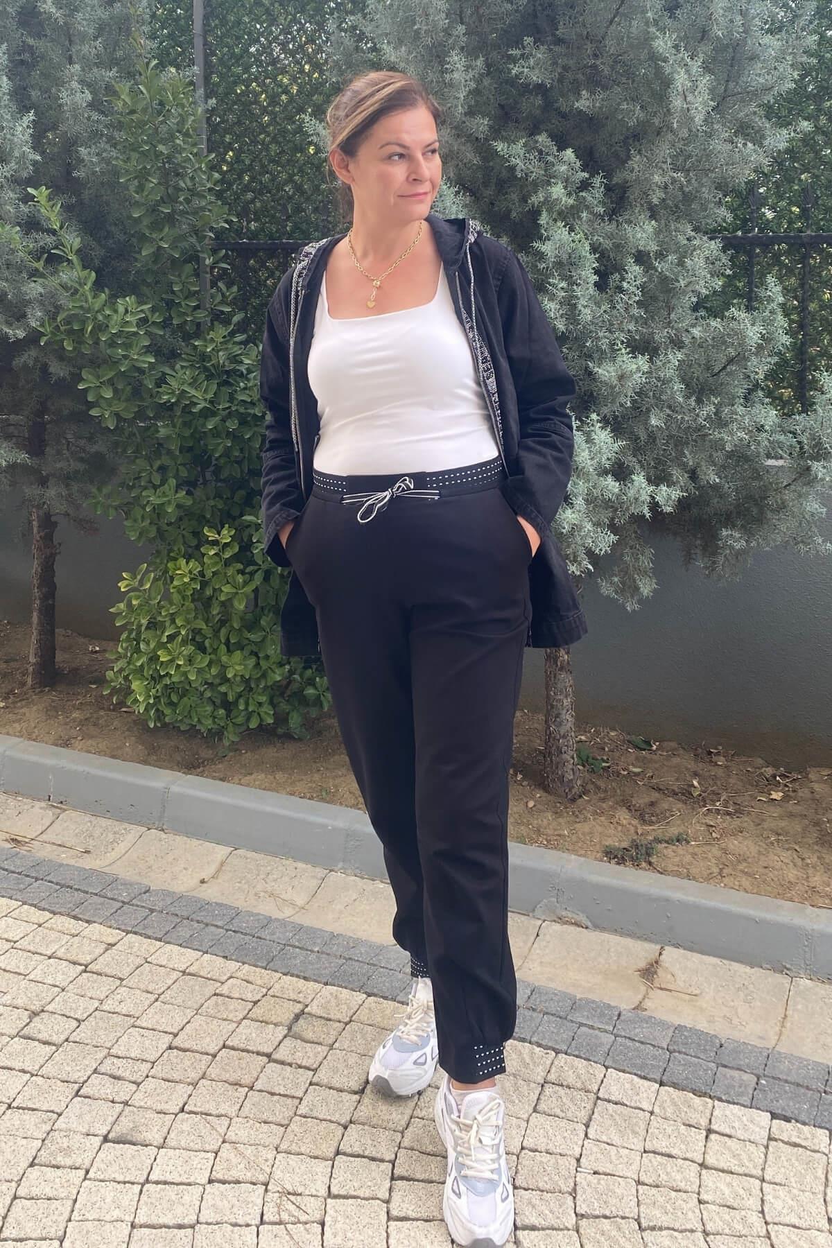 Büyük Beden Siyah Beli ve Paçası Lastik Detaylı Punto Pantolon