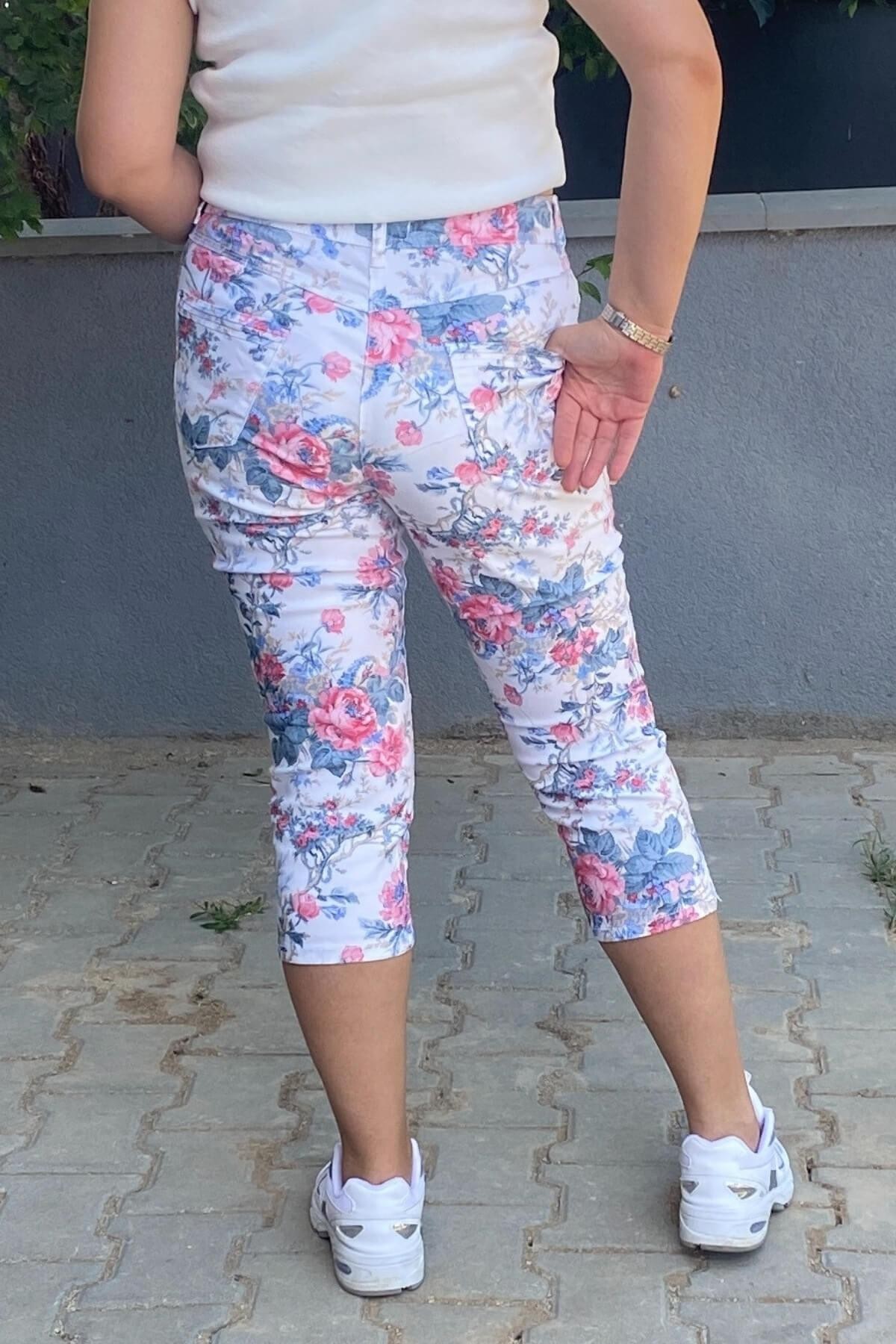 Kadın Beyaz-Pembe Çicekli Kot Kapri
