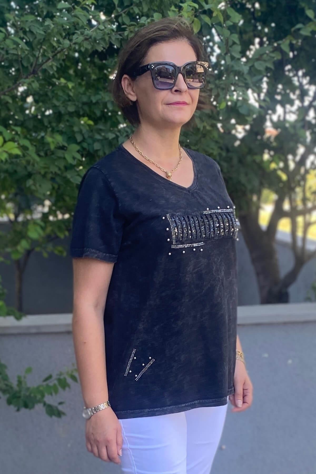 Büyük Beden Siyah İtalyan Yıkamalı Pencere Detaylı Tshirt