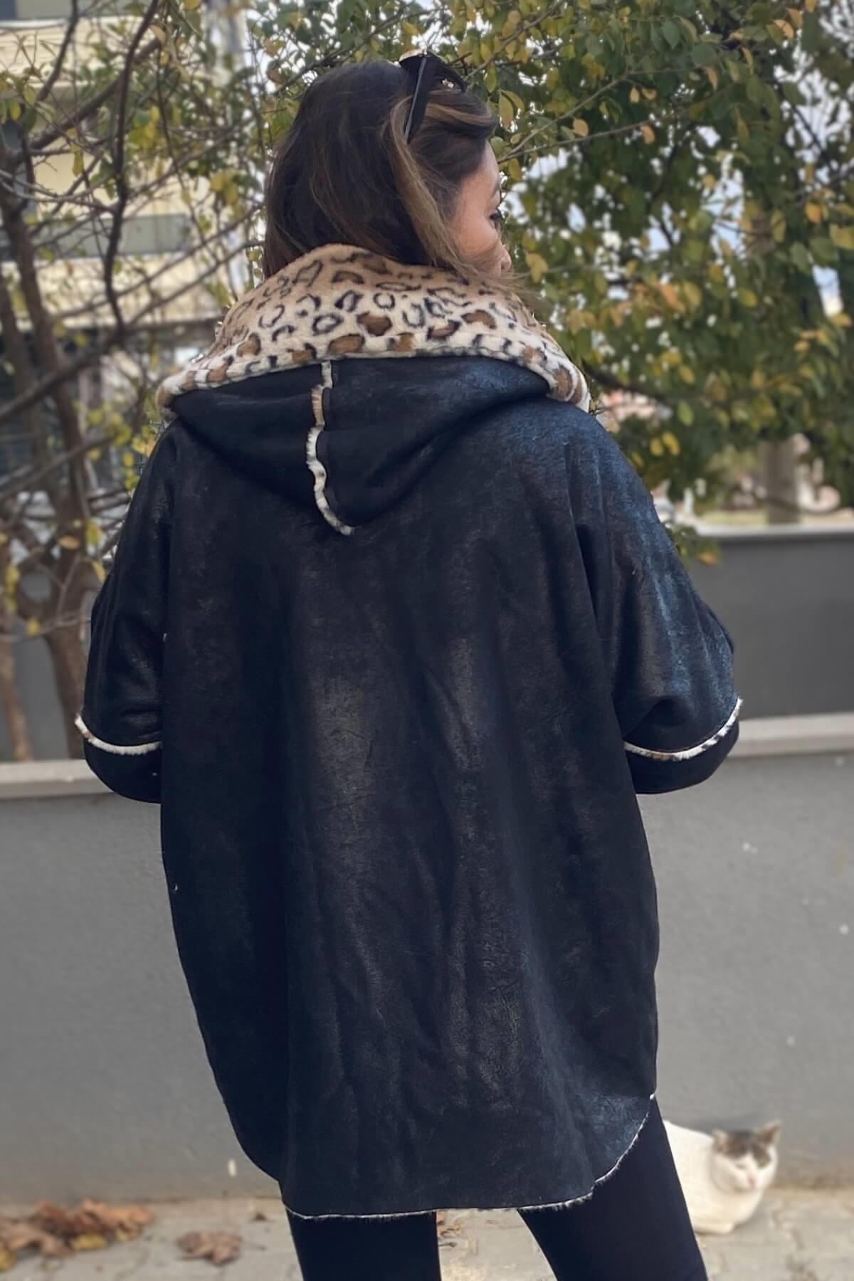 Kadın Siyah İtalyan Leopar Desenli Kısa Kaban