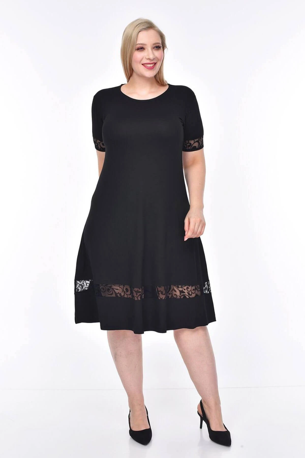 Büyük Beden Siyah Kolları ve Eteği Dantelli Midi Elbise