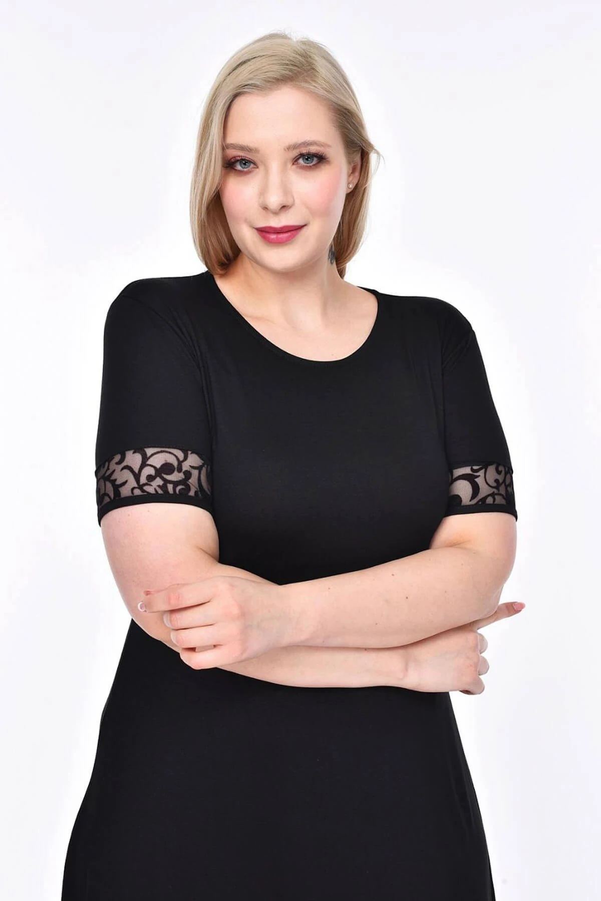 Büyük Beden Siyah Kolları ve Eteği Dantelli Midi Elbise