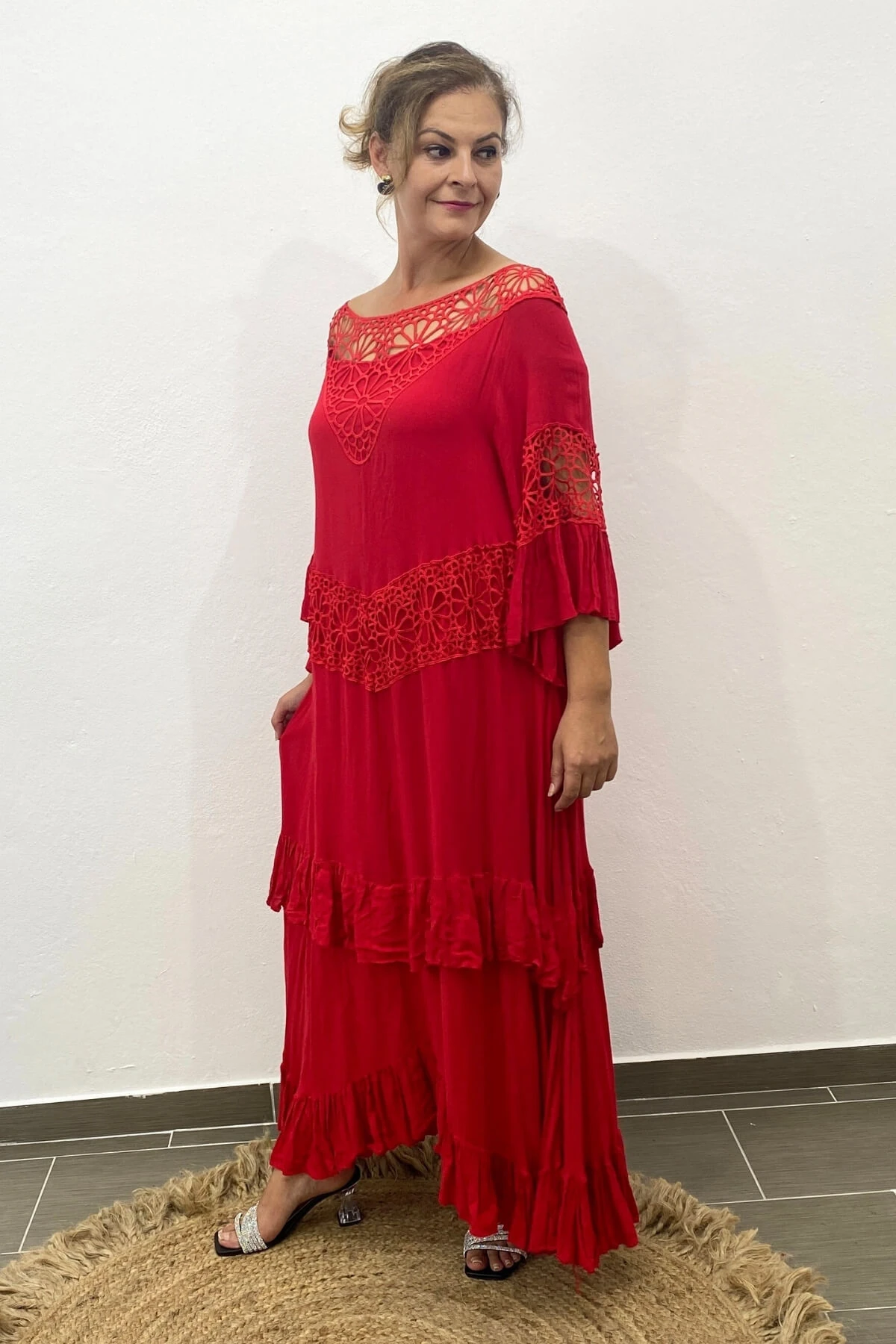 Kadın İtalyan Vual Pamuk Güpür Detaylı Kırmızı Elbise 