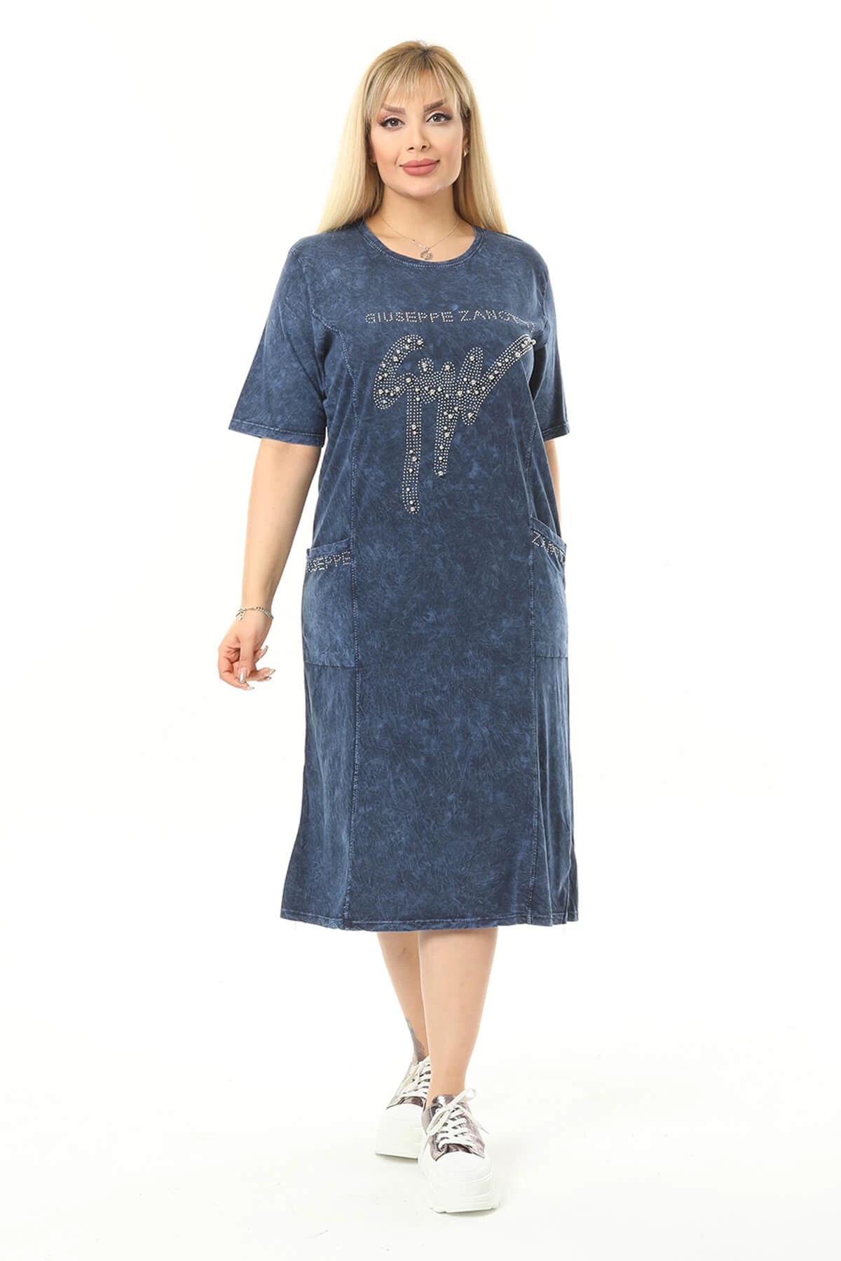 Büyük Beden Lacivert Zimbalarla Süslenmiş Elbise