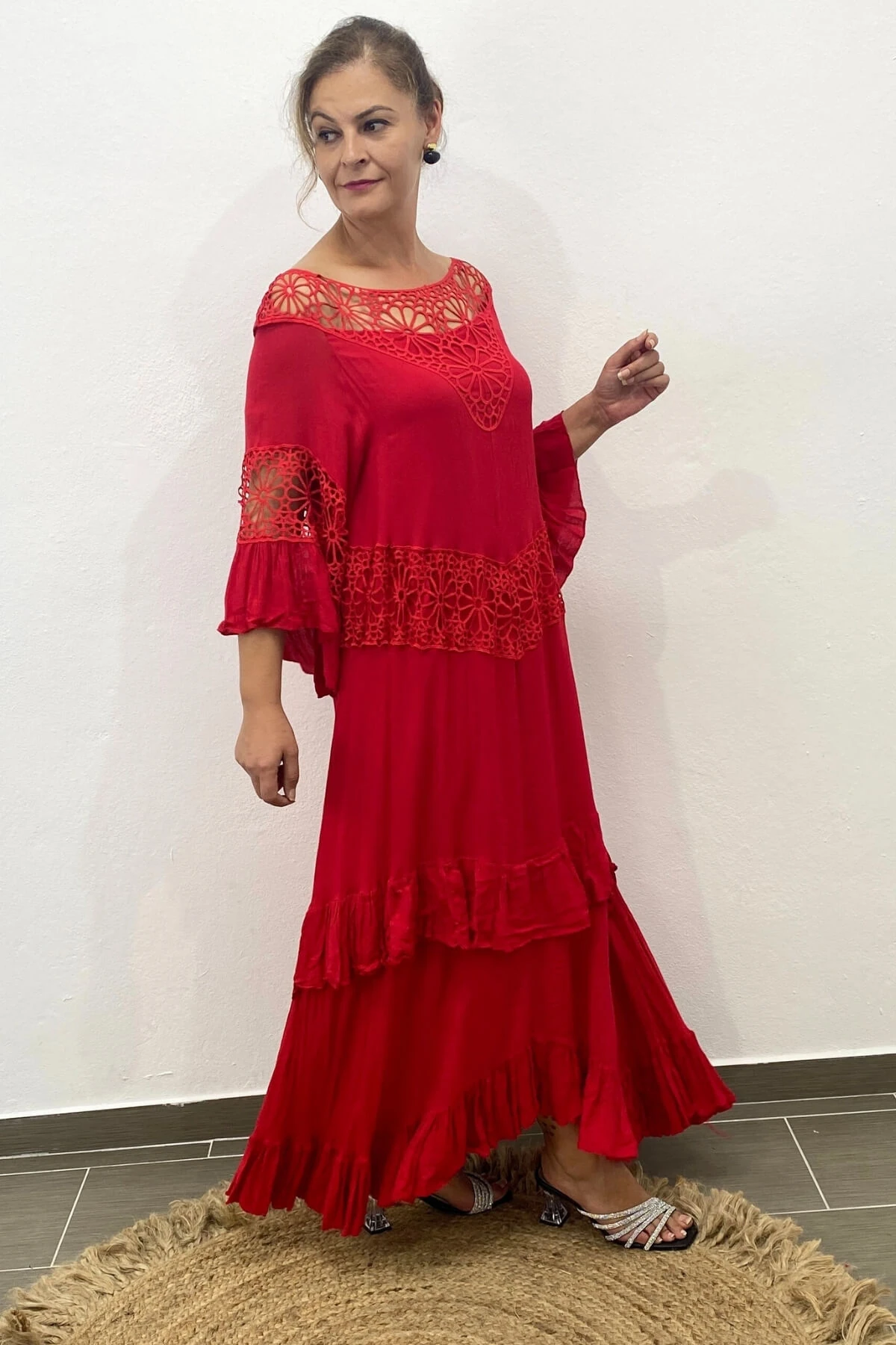 Kadın İtalyan Vual Pamuk Güpür Detaylı Kırmızı Elbise 