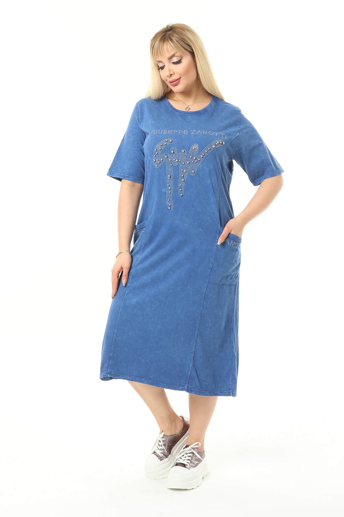 Büyük Beden Mavi Zimbalarla Süslenmiş Elbise