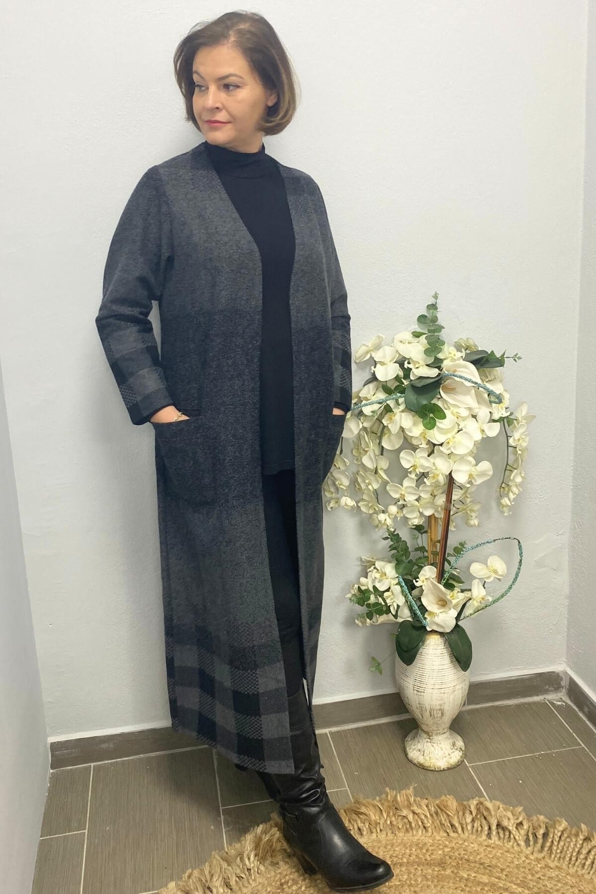 Büyük Beden Siyah Desenli Uzun Hırka