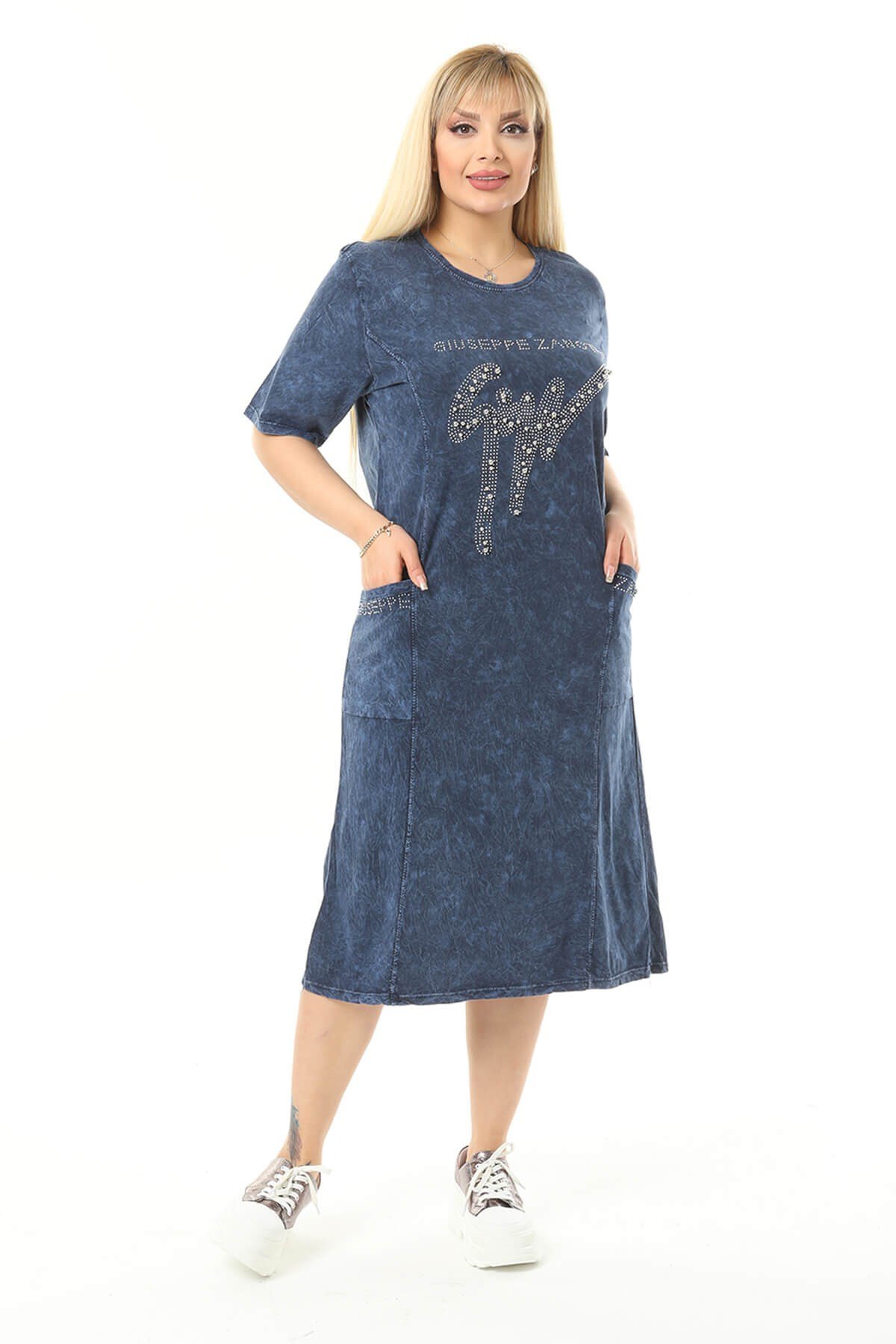 Büyük Beden Lacivert Zimbalarla Süslenmiş Elbise
