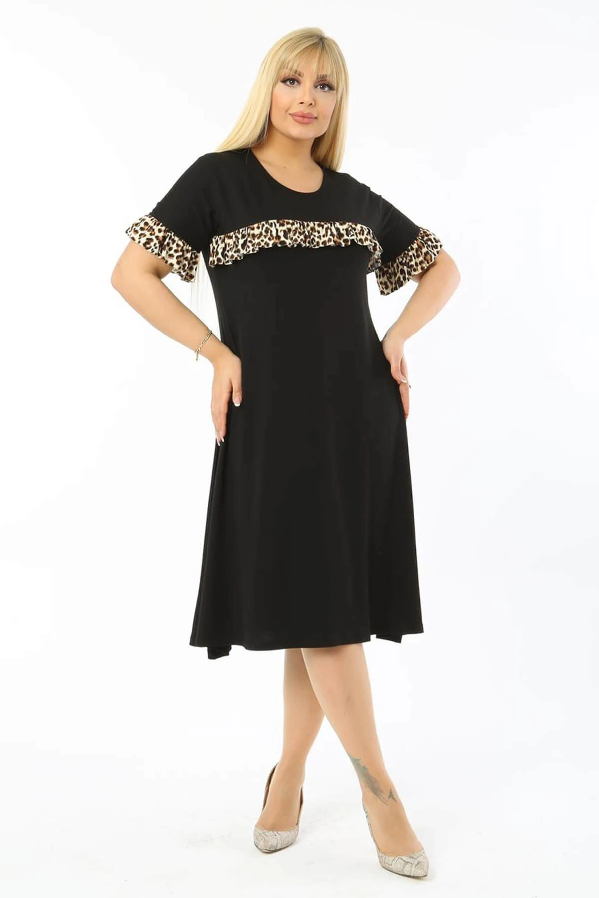 Büyük Beden Siyah FırFır Detaylı Elbise