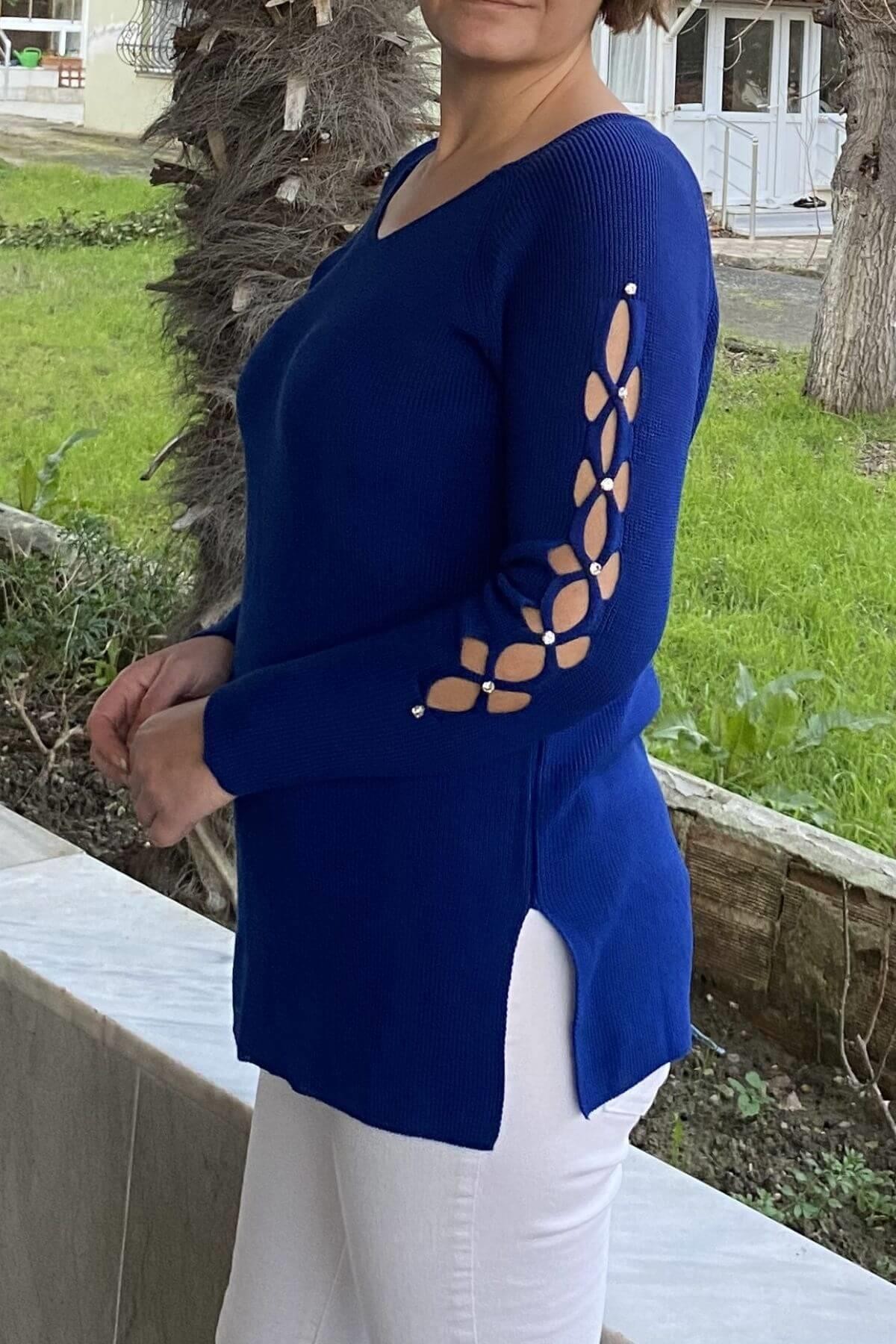 Büyük Beden Koları Taş Detaylı Saks Mavi Triko Bluz