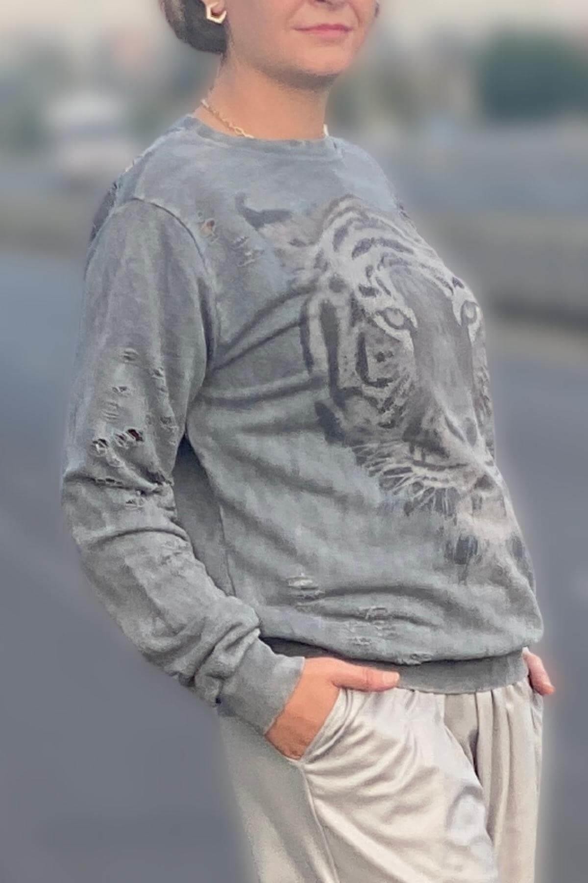 Kadın Gri Kaplan Desenli Sweat