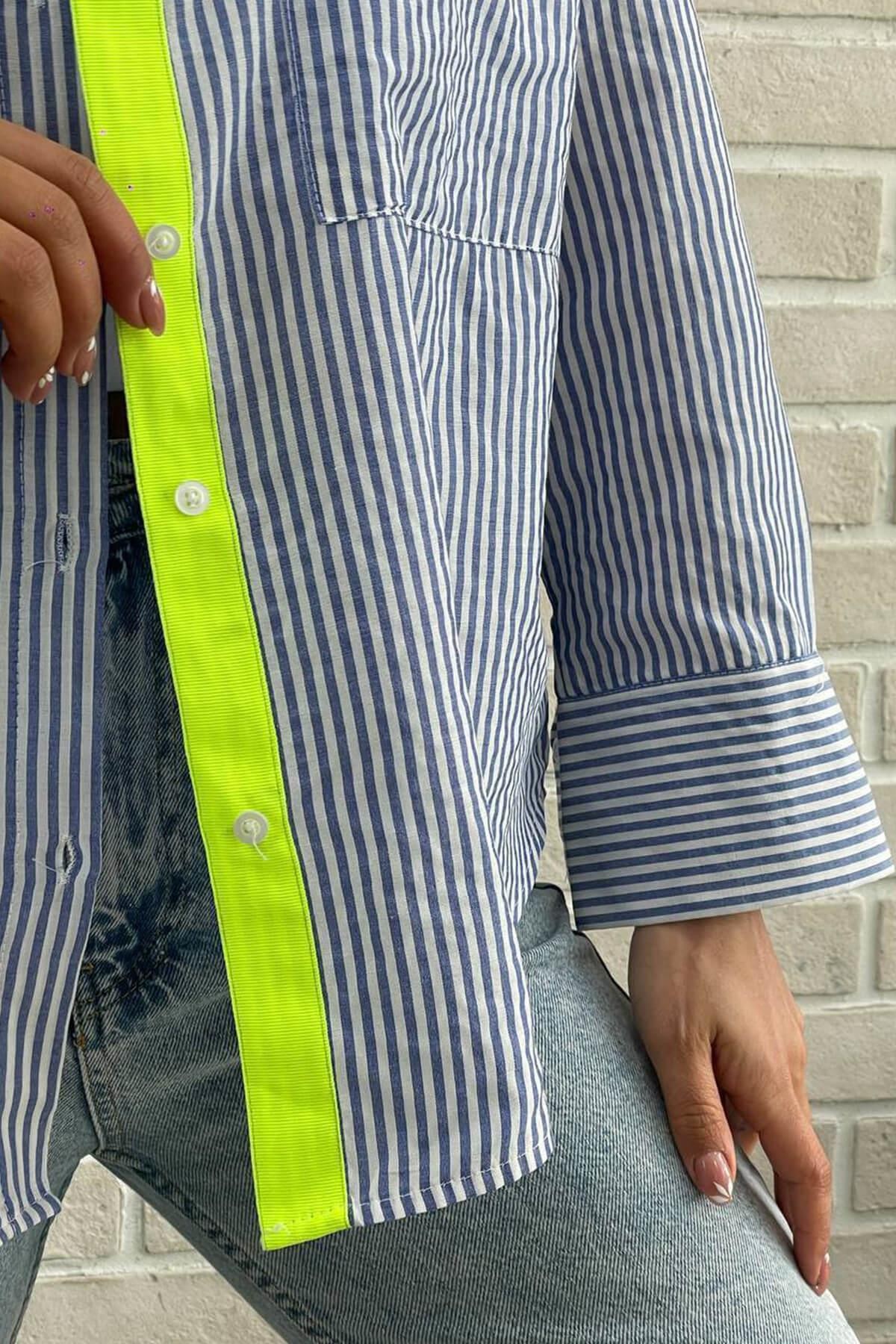 Kadın Mavi Çizgili Neon Şeritli Gömlek