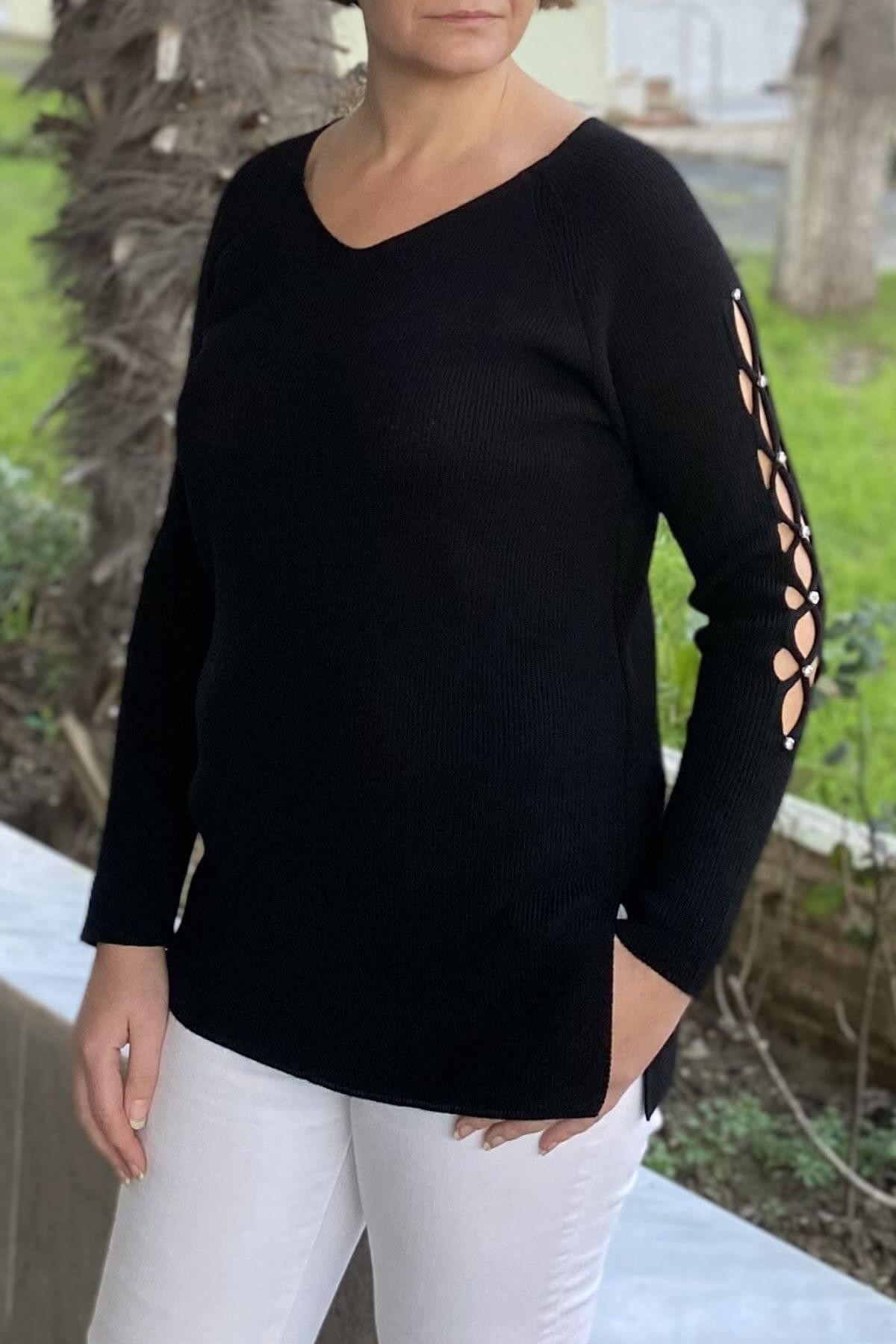 Büyük Beden Koları Taş Detaylı Siyah Triko Bluz