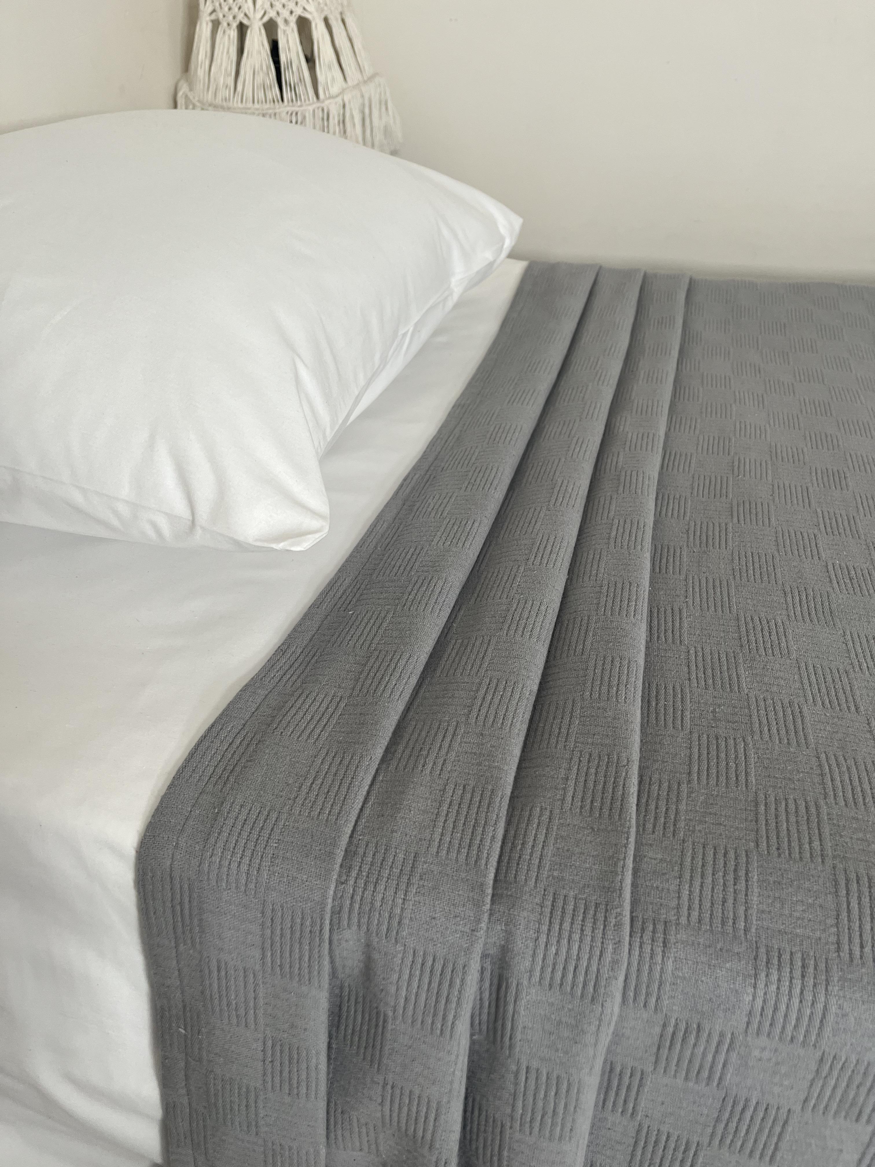 KÜÇÜK DAMA DESEN %100 PAMUK  YATAK ÖRTÜSÜ LÜX OTEL TİPİ PİKE - HAKİ