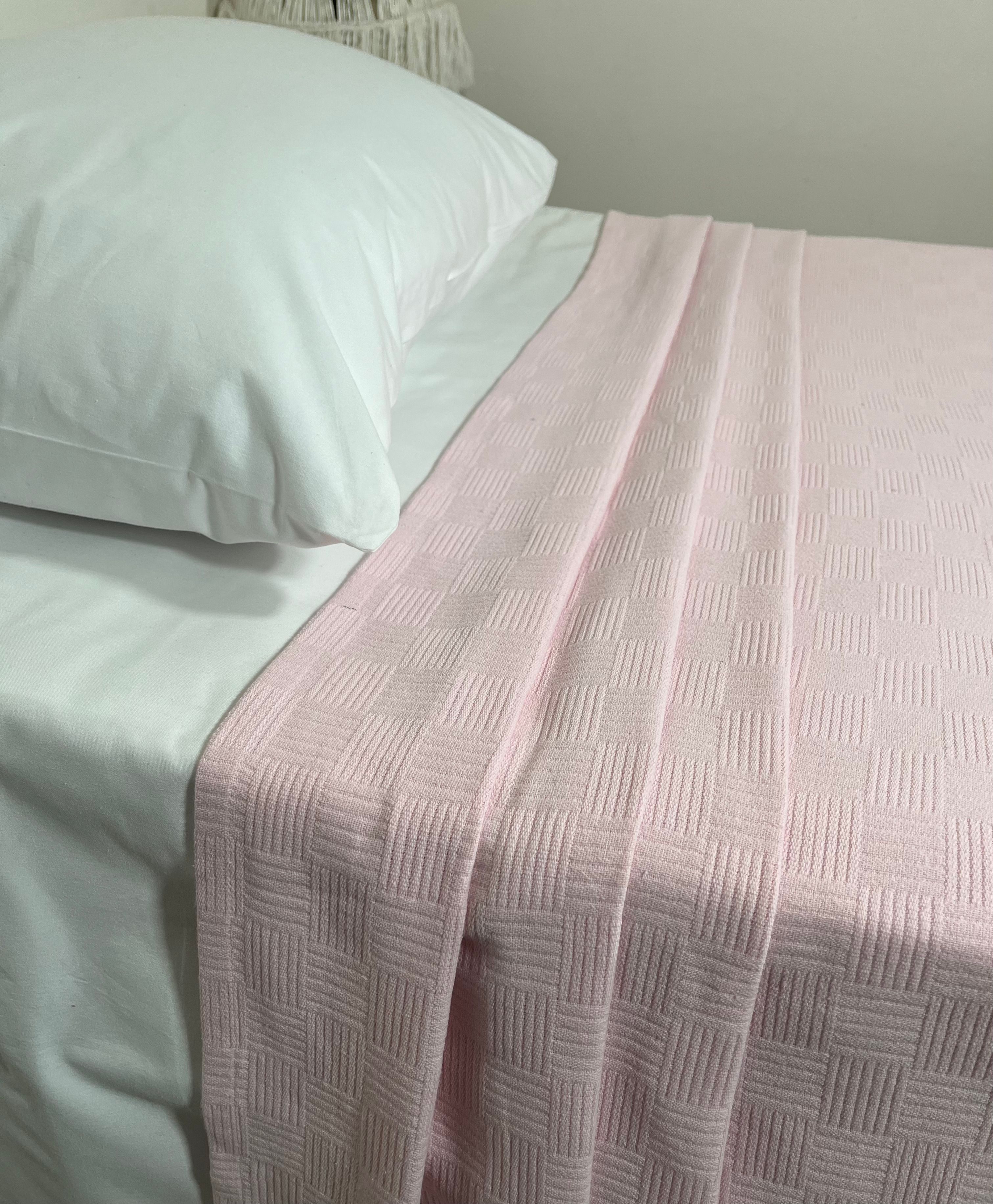 KÜÇÜK DAMA DESEN %100 PAMUK  YATAK ÖRTÜSÜ LÜX OTEL TİPİ PİKE - PEMBE