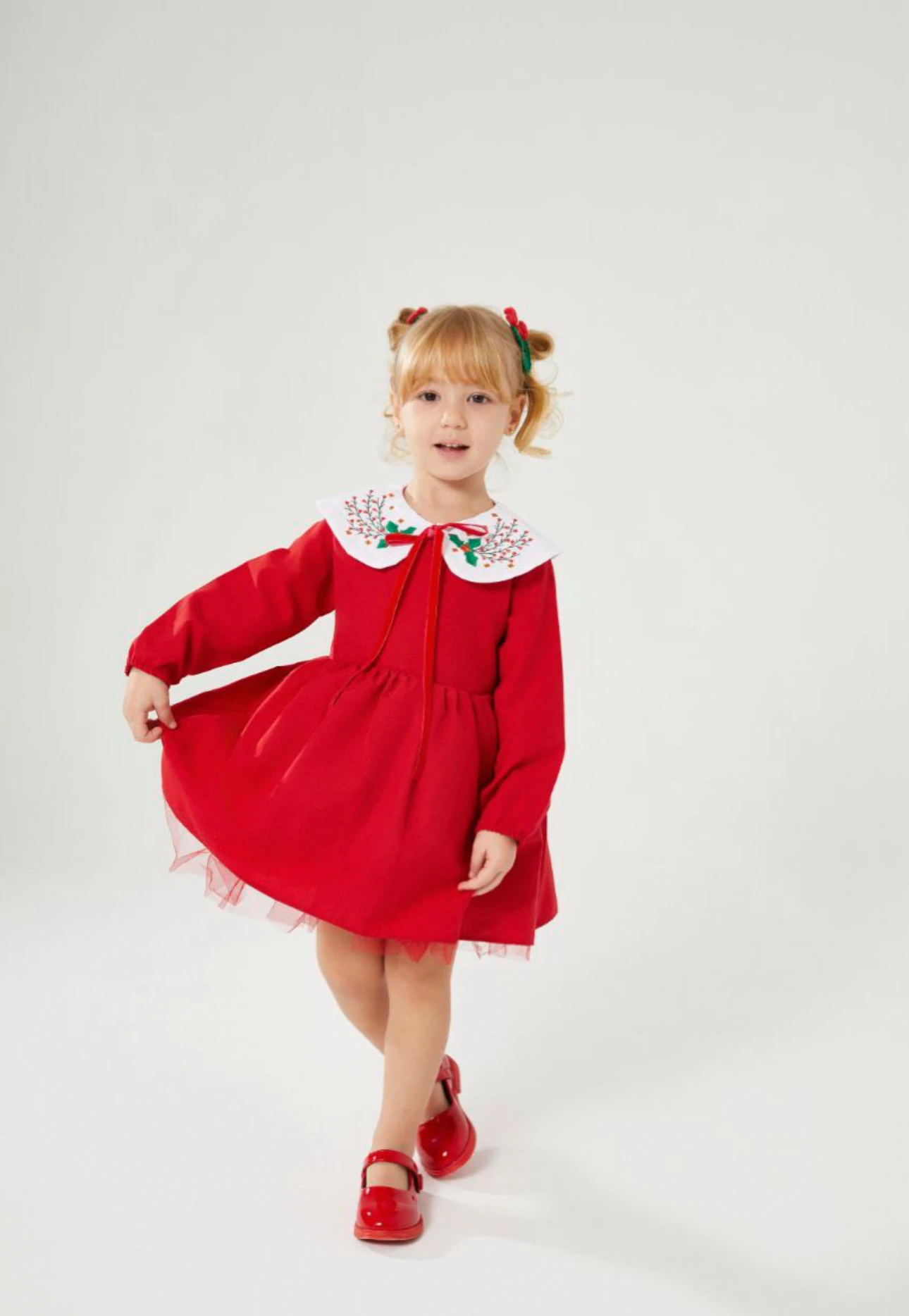 Nakış Yaka Kırmızı Elbise