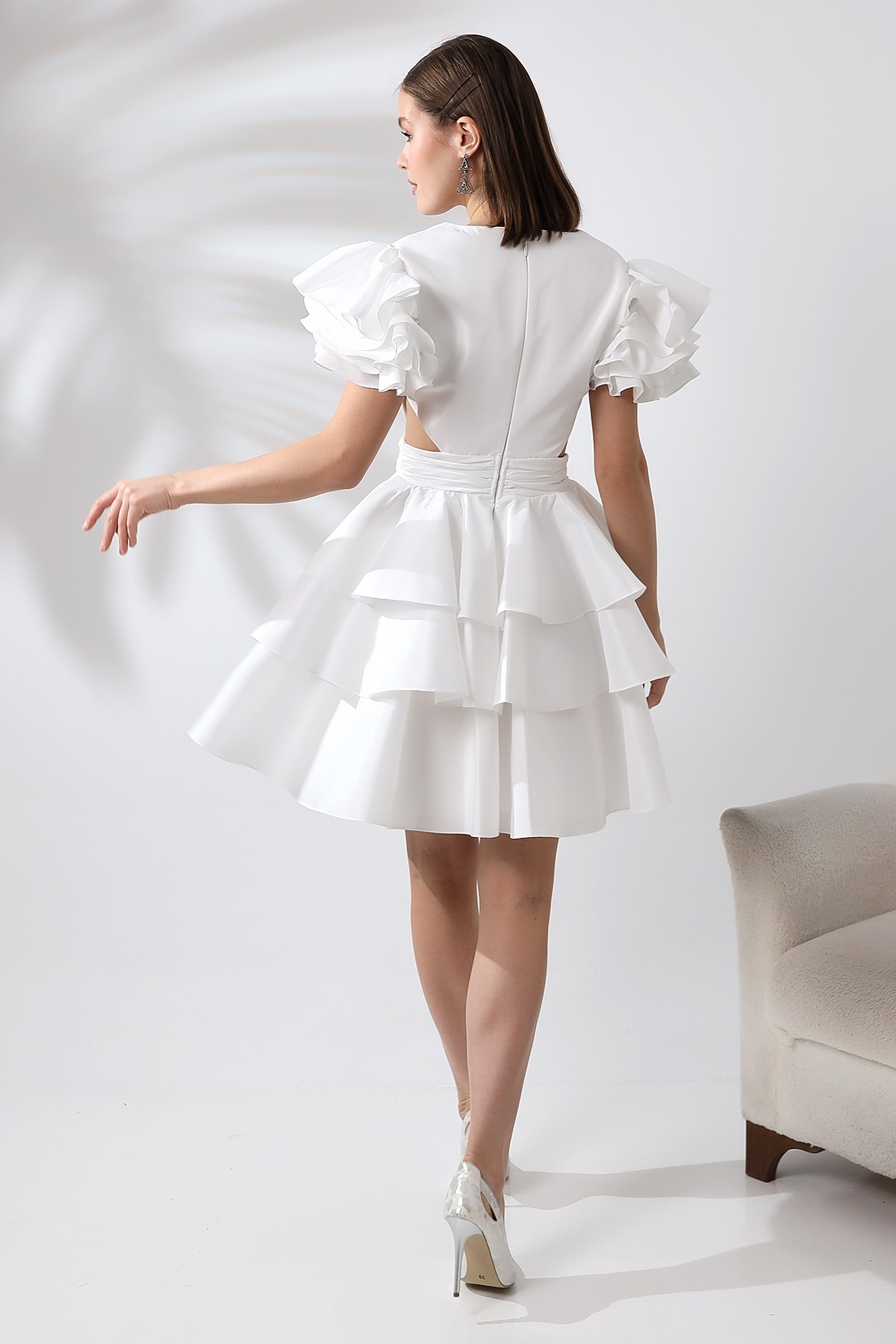 Beyaz V Yaka Bel Detay Kat Kat Tasarım Kısa Abiye Elbise KLS4381