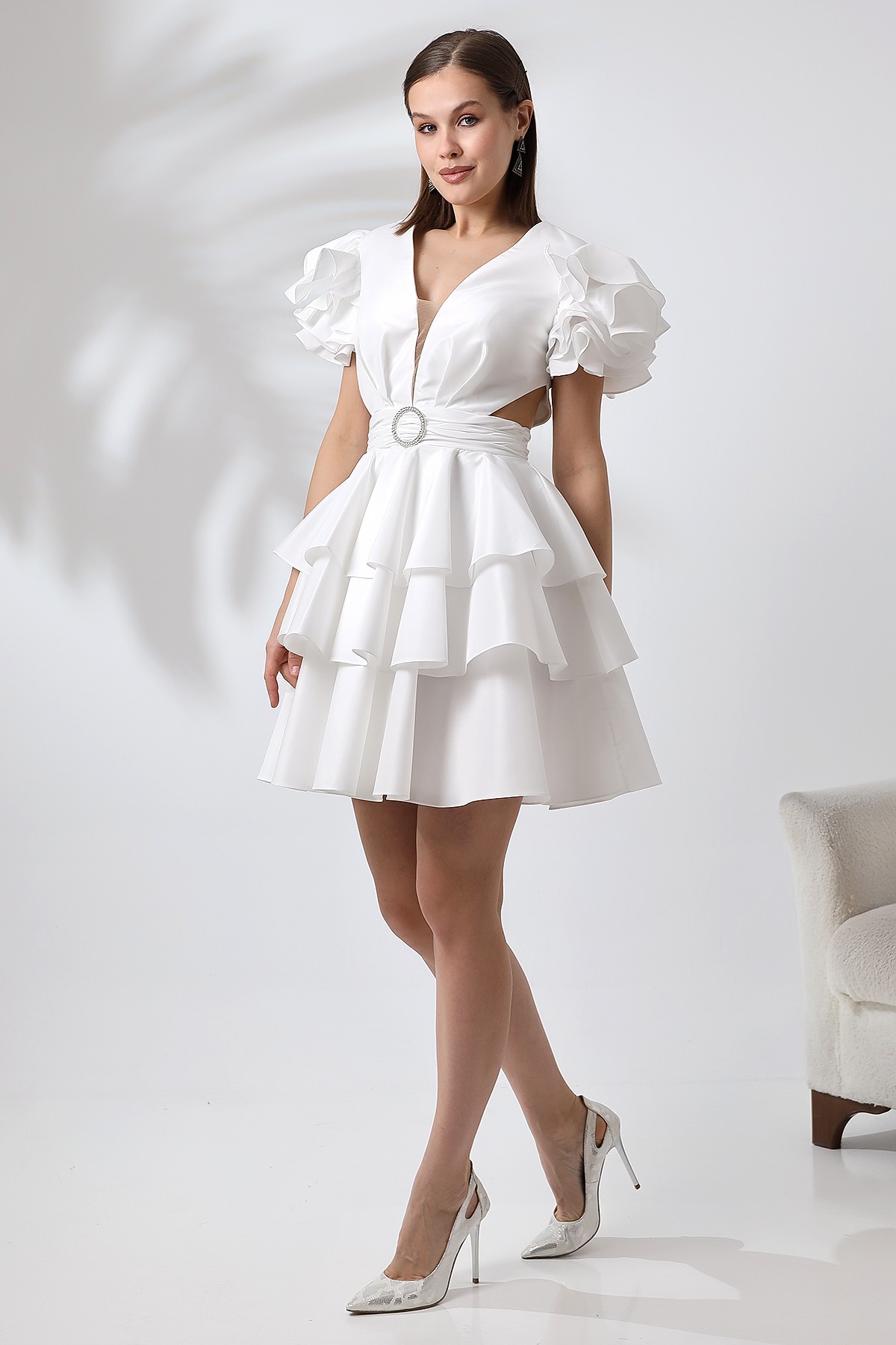 Beyaz V Yaka Bel Detay Kat Kat Tasarım Kısa Abiye Elbise KLS4381