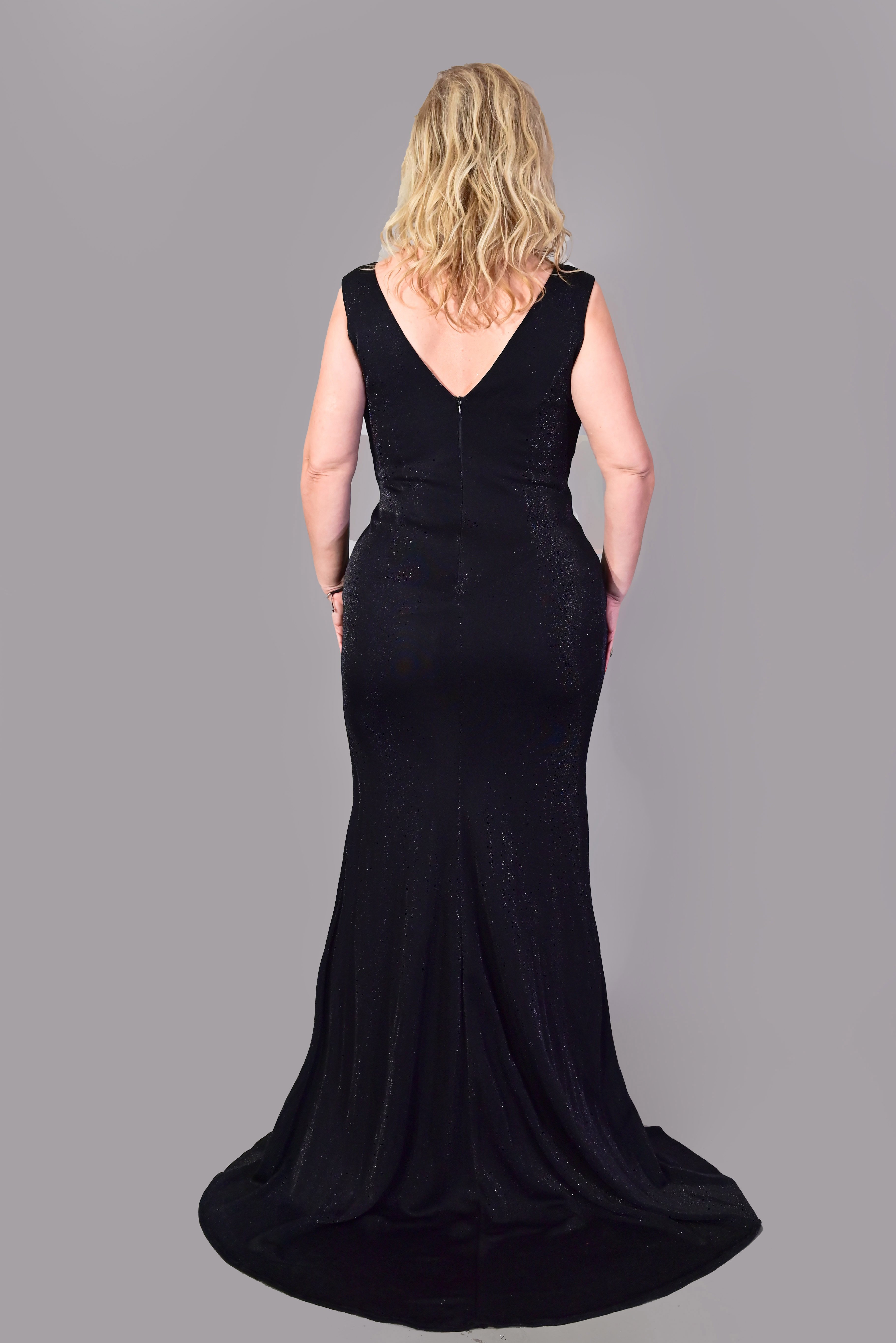 Siyah V Yaka Drapeli Yırtmaçlı Simli Büyük Beden Abiye Elbise KLS2180