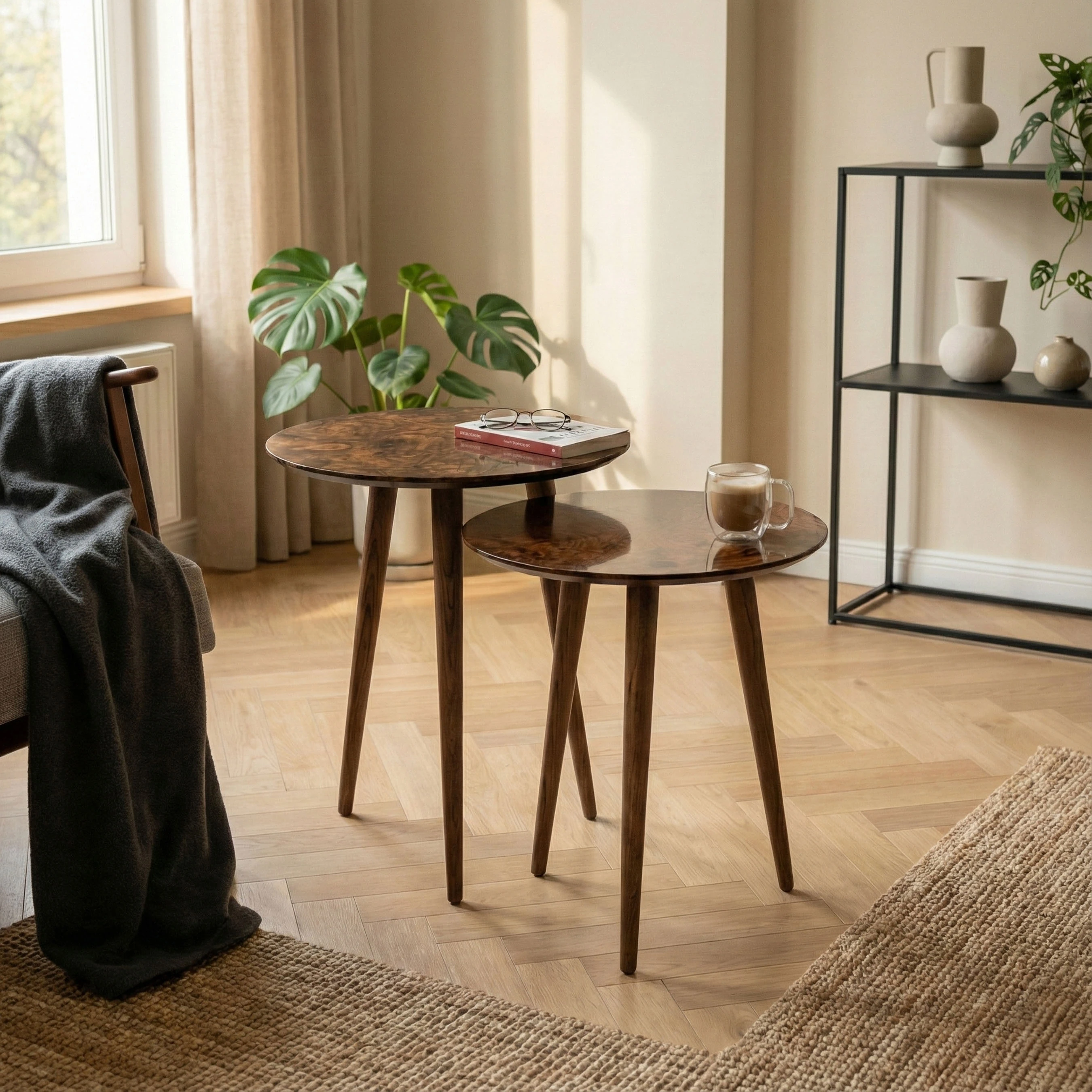 El Yapımı 2’li Ceviz Yan Sehpa – Doğal Ahşap Parlak Yüzeyli