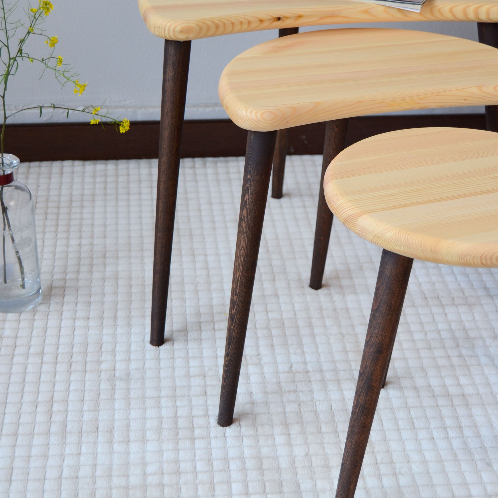 Modern Ahşap 3'lü Zigon Sehpa Takımı – Naturel & Ceviz Renk Uyumu, 3’lü Set