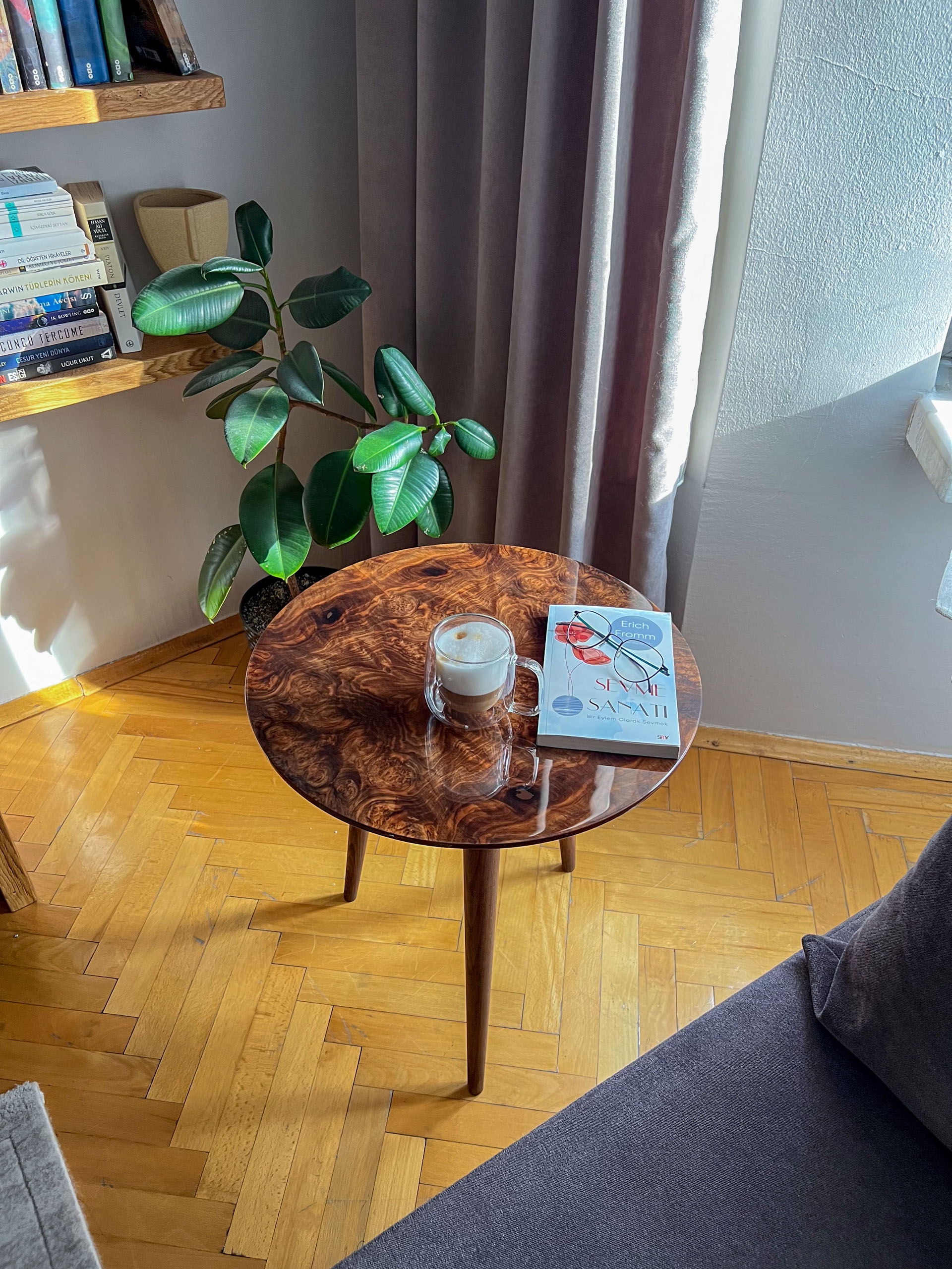 Doğal Kök Kaplama Yuvarlak Sehpa 50cm | Parlak Cilalı Yan Sehpa