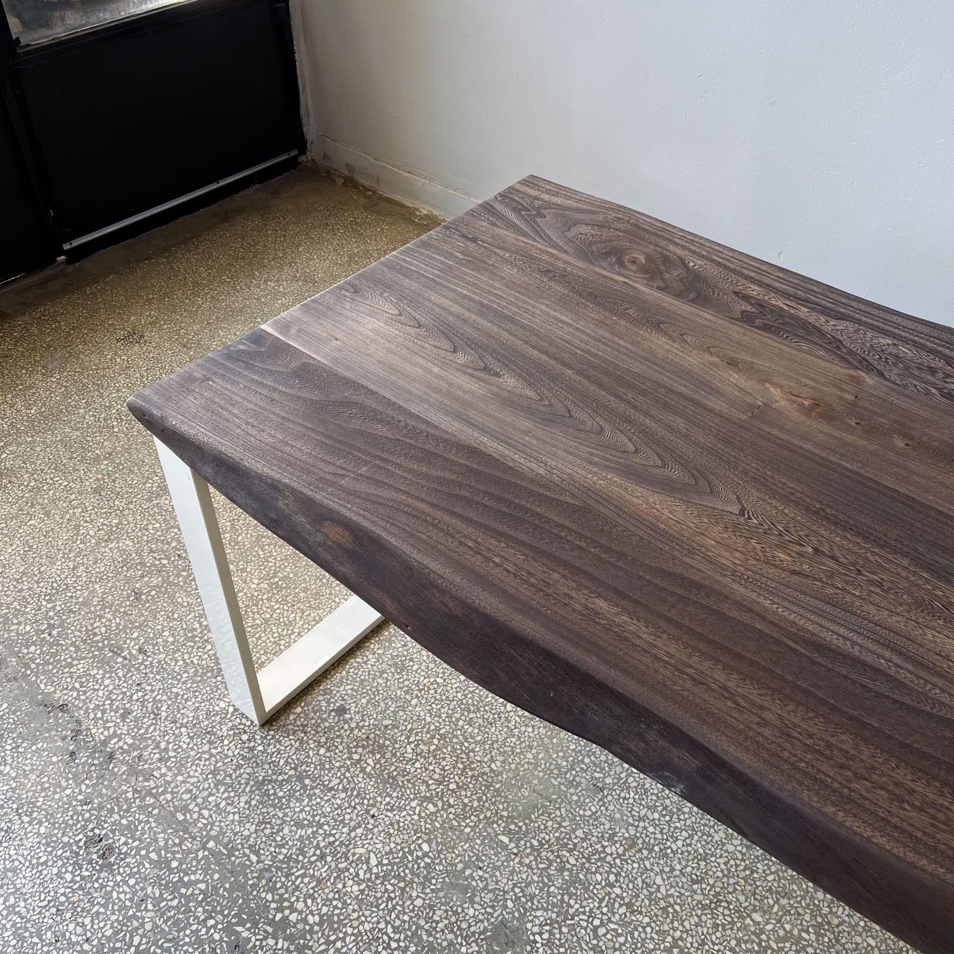 Doğal Kenar Karaağaç Yemek Masası – 152x90 cm | El Yapımı