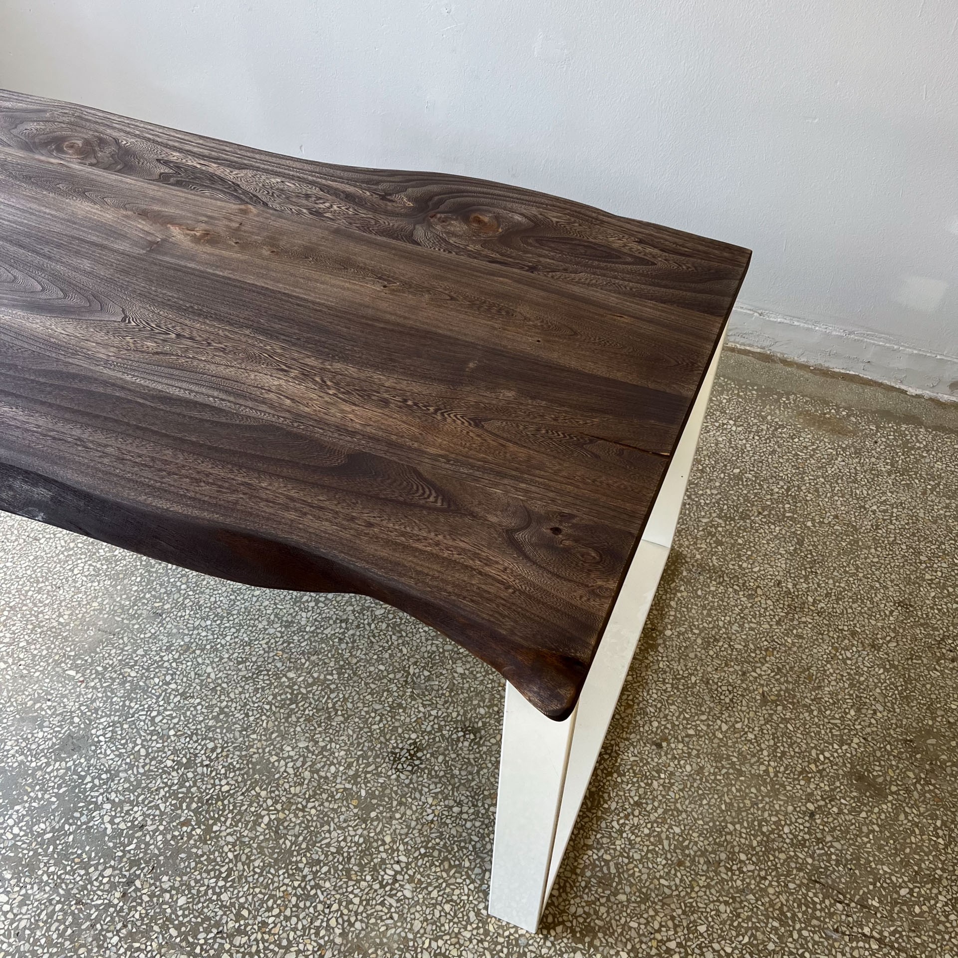Doğal Kenar Karaağaç Yemek Masası – 152x90 cm | El Yapımı